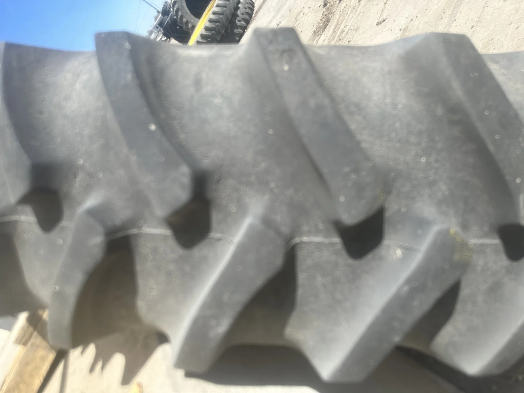 Used 40% 420/85R34 Firestone Radial All Traction Deep Tread R-1W (147B) TL on a 15 x 34 JD Yel image 4