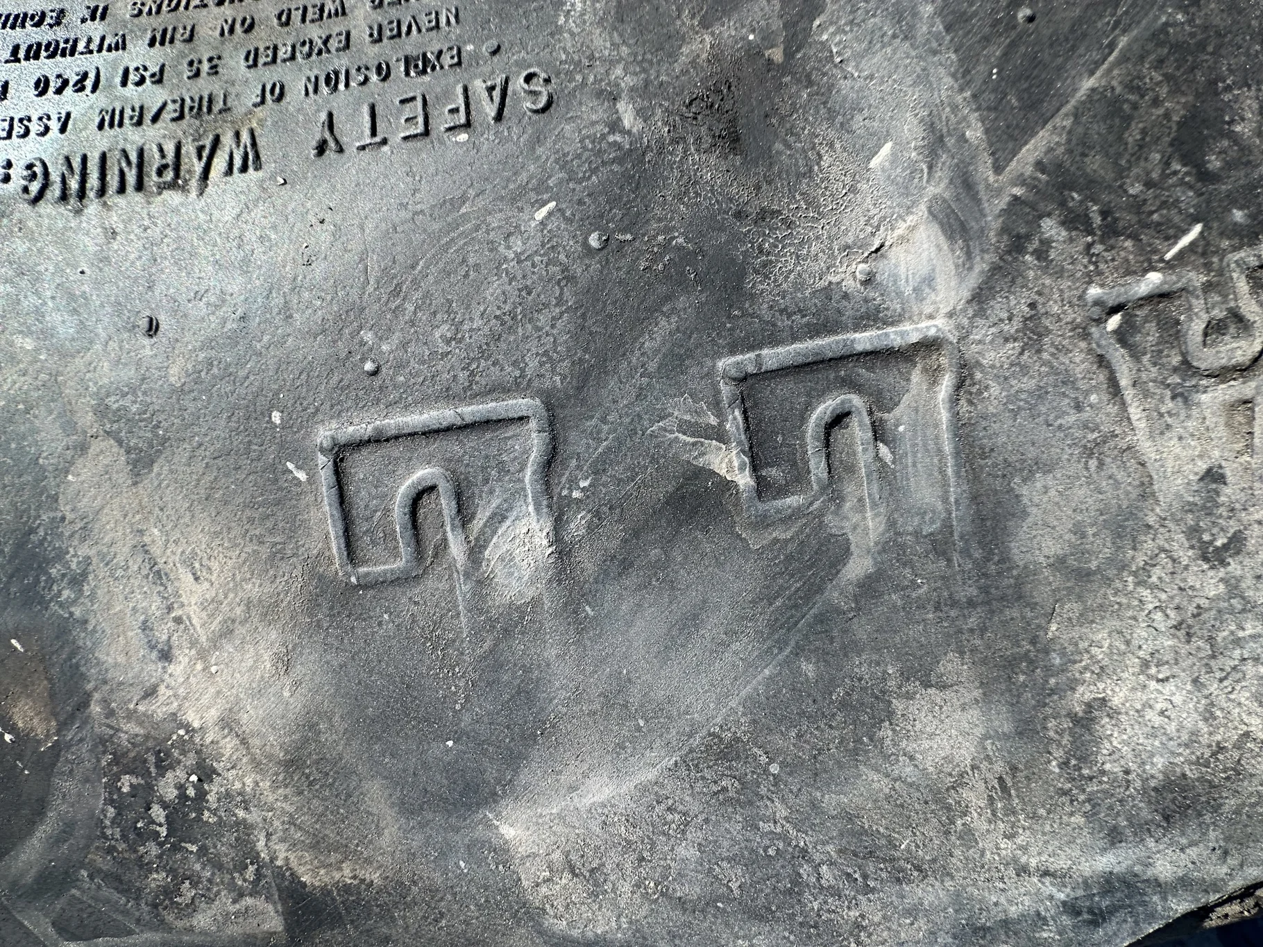 Used 620/70R42 Firestone Radial All Traction Deep Tread R-1W (160B) TL 85%  on a 18 x 42 Case Silver image 5