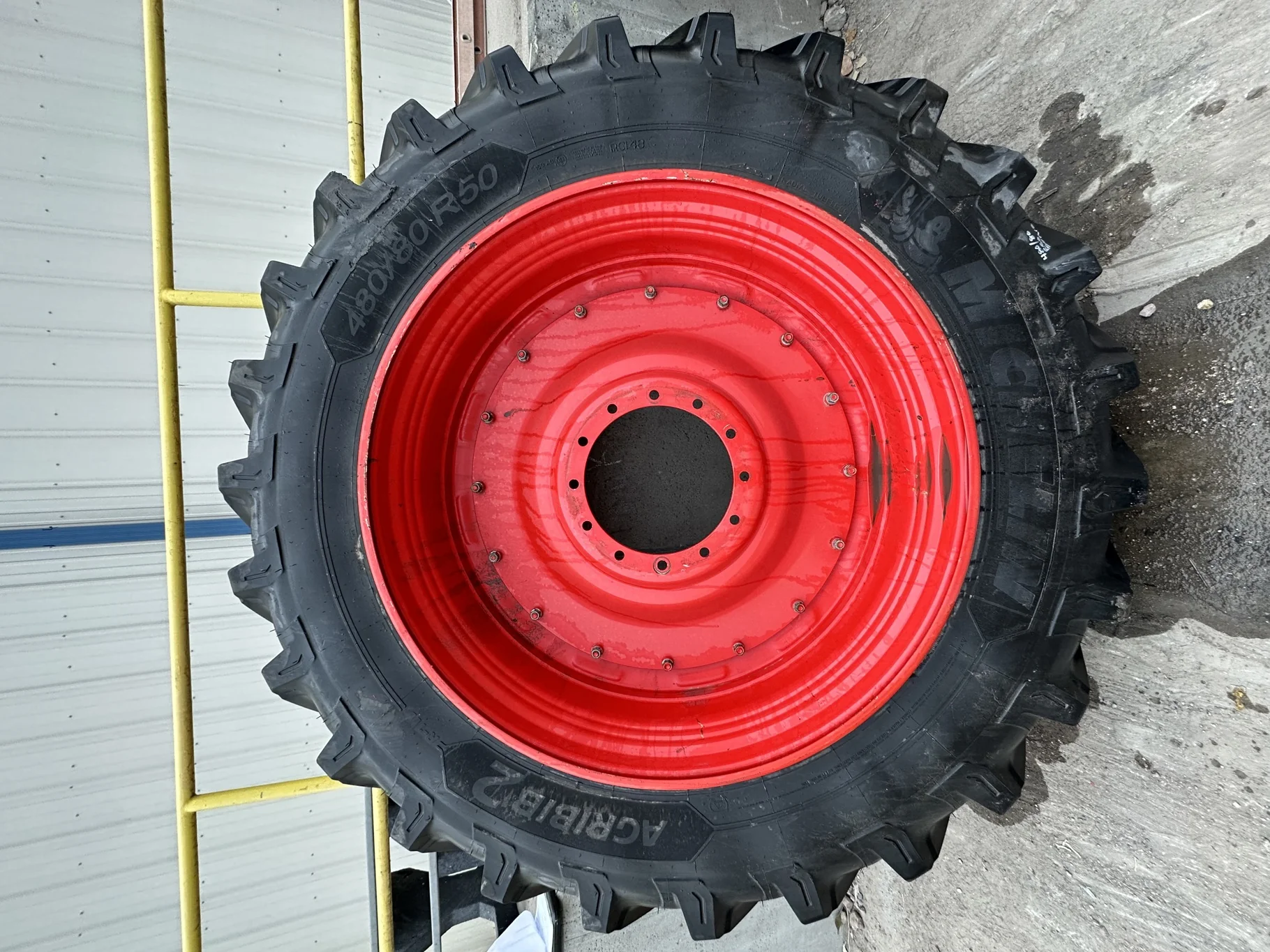 USED 480/80R50 (18.4R50) Michelin AgriBib 2 R-1W 159B TL 98% on 15 X 50 12-30.37.-28.44 Fendt Red St image 4