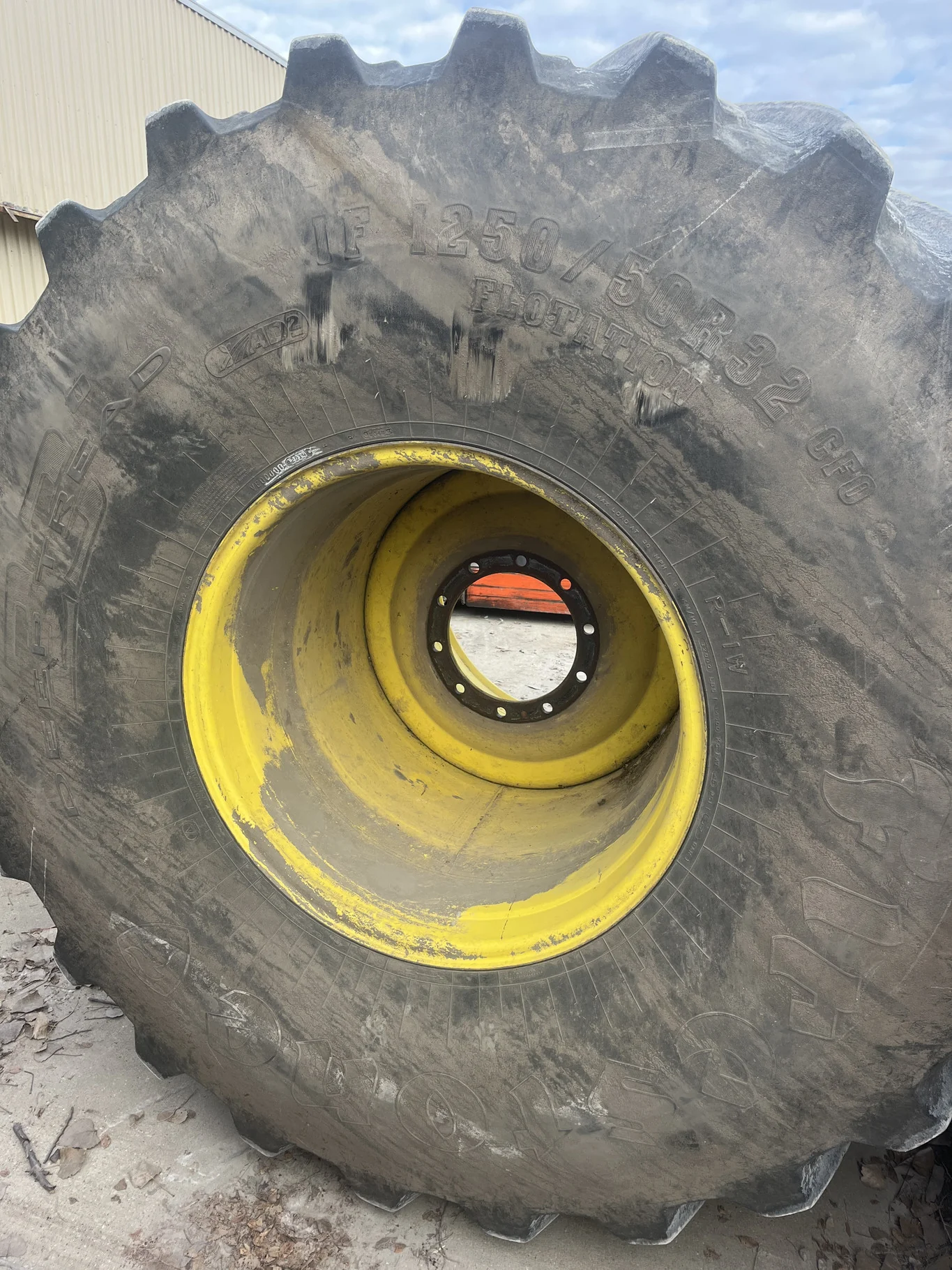 Used IF1250/50R32 201B Firestone Deep Tread TL R-1W 80-85% On 44 x 32 10-13.19-11.07 3 Piece Wheel image 2