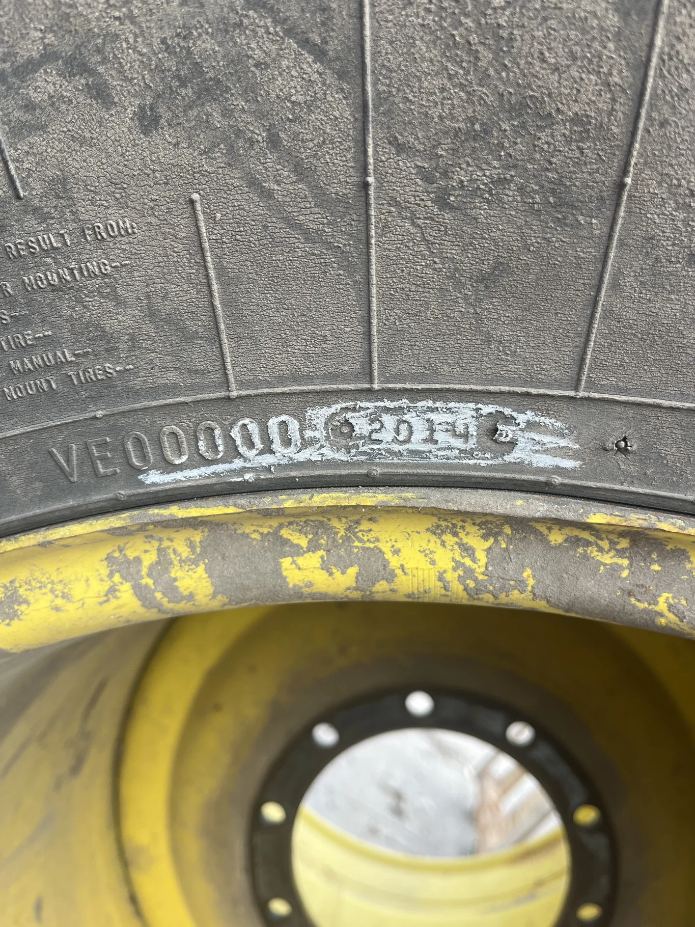 Used IF1250/50R32 201B Firestone Deep Tread TL R-1W 80-85% On 44 x 32 10-13.19-11.07 3 Piece Wheel image 6