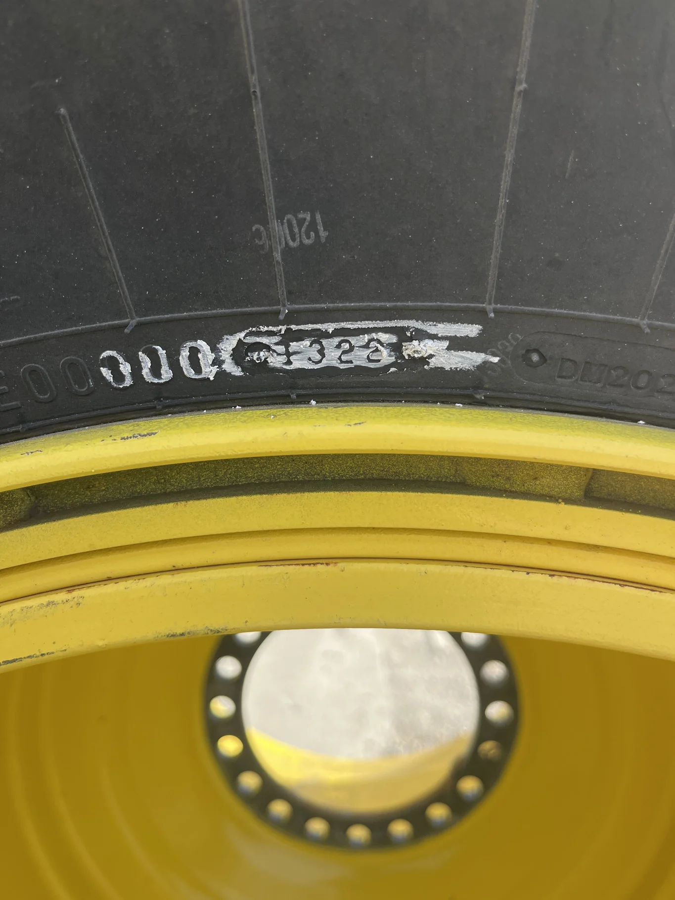 Used IF1250/50R32 201B Firestone DTAD2 TL R-1W 90-95% On 44 x 32 20-13.19-11.07 21"BS Titan Yellow image 11