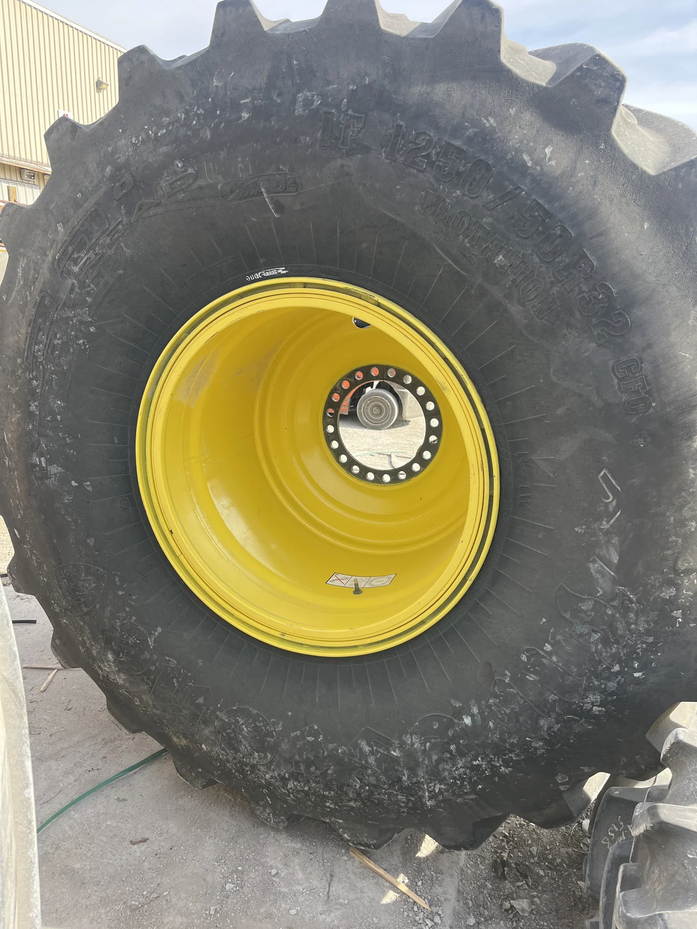 Used IF1250/50R32 201B Firestone DTAD2 TL R-1W 90-95% On 44 x 32 20-13.19-11.07 21"BS Titan Yellow image 2