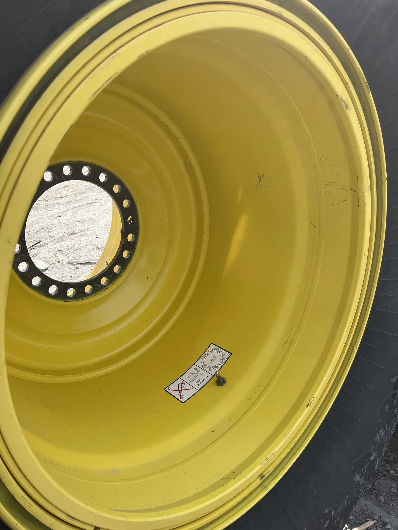 Used IF1250/50R32 201B Firestone DTAD2 TL R-1W 90-95% On 44 x 32 20-13.19-11.07 21"BS Titan Yellow image 9