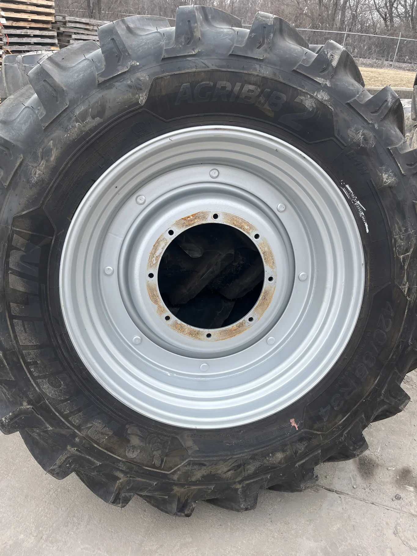Take-Off 420/85R34 147B Michelin Agribib2 TL R1W 95-100% 13 X 34 8-15.995-14.281 4"BS R&R Wheel/Disc image 2