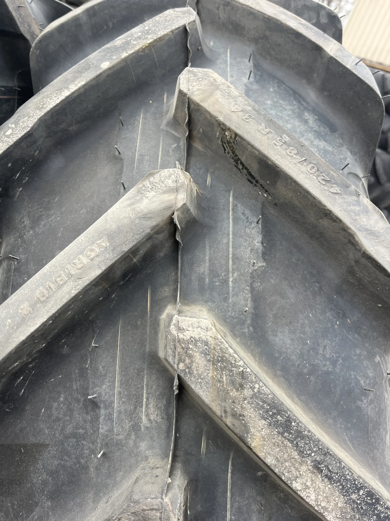 Take-Off 420/85R34 147B Michelin Agribib2 TL R1W 95-100% 13 X 34 8-15.995-14.281 4"BS R&R Wheel/Disc image 3