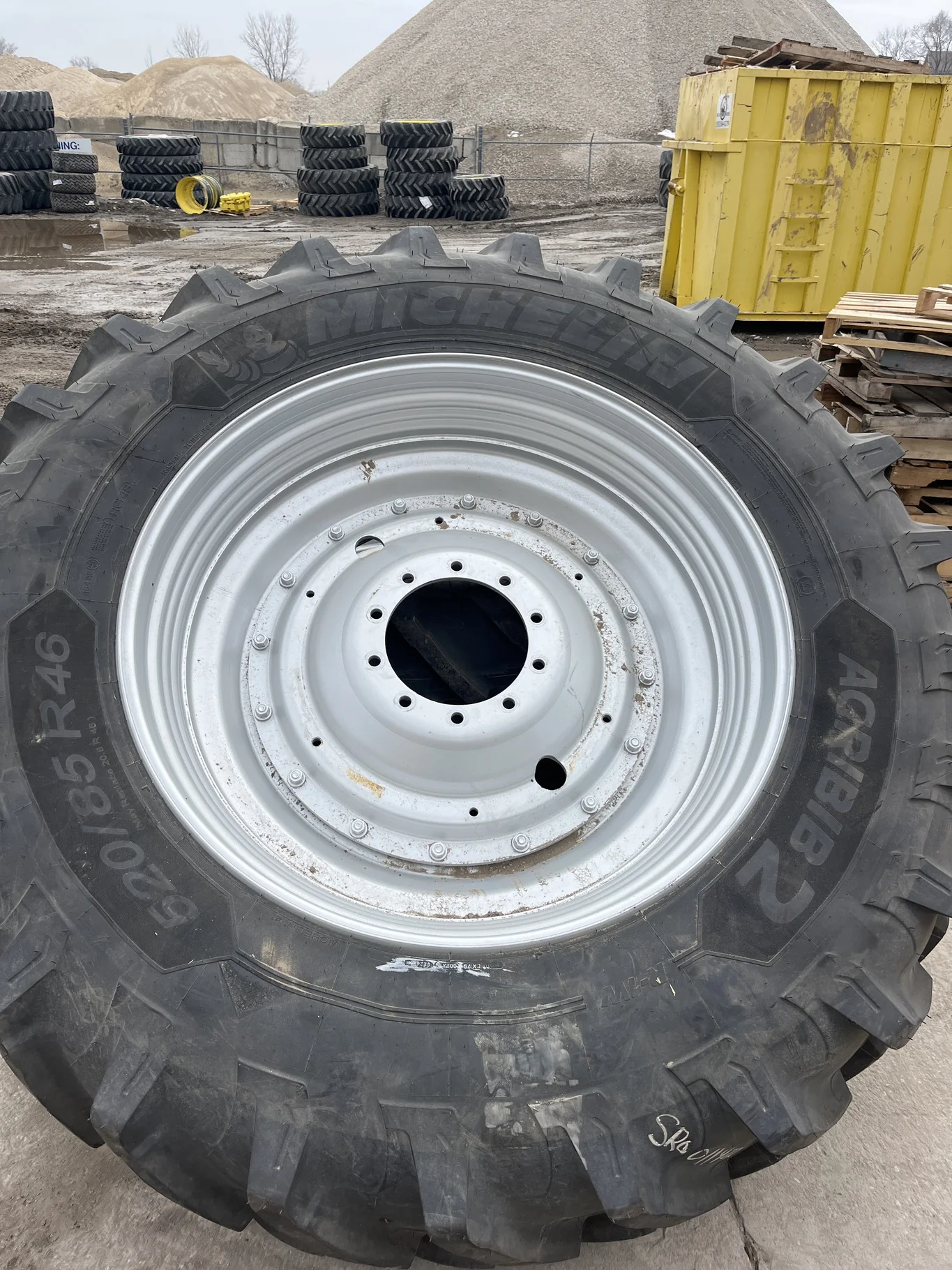 Take-Off 520/85R46 164B Michelin Agribib2 TL R-1W 95-100% On 16 x 46 10-13.19-11.07 4"BS Moveero