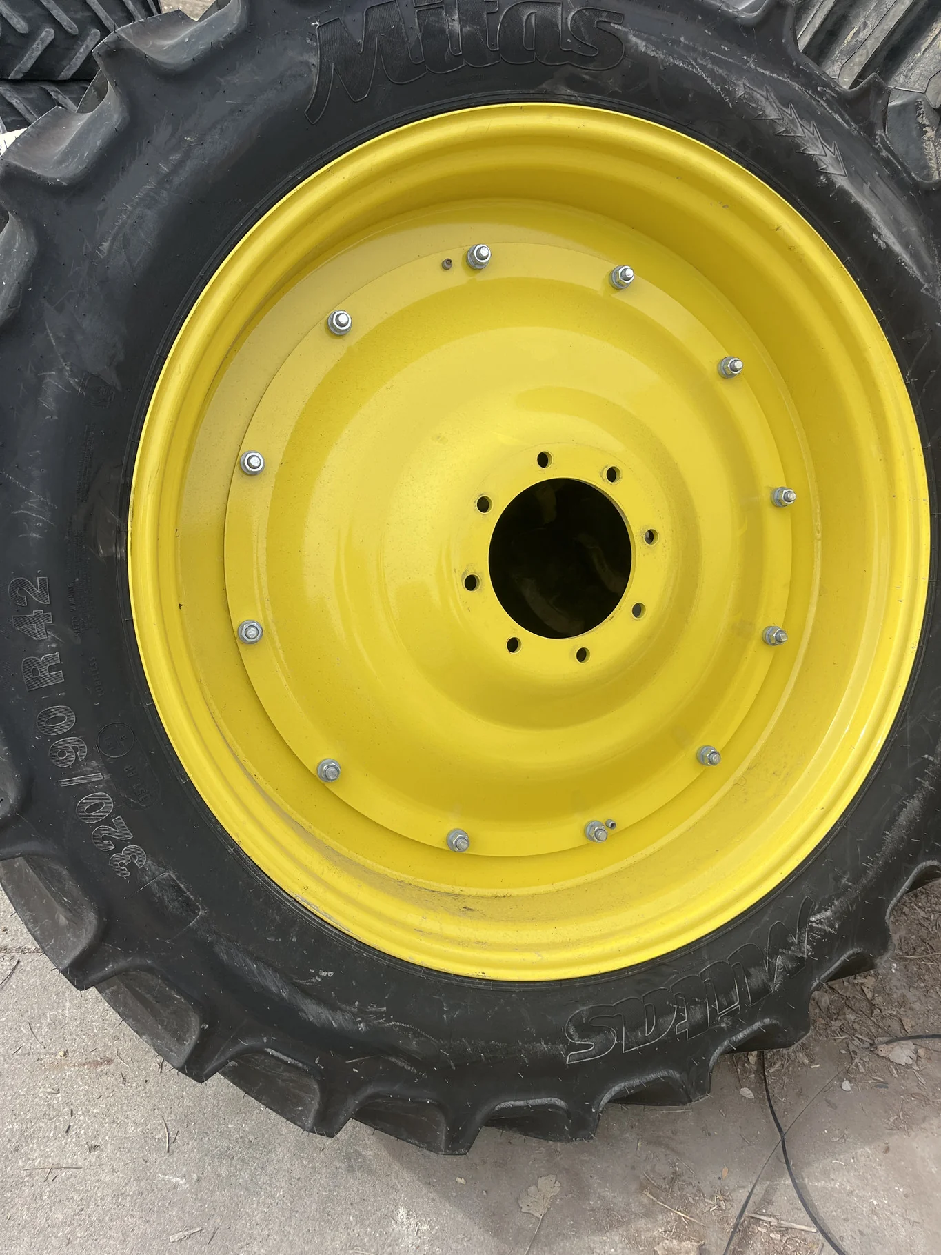 Take-Off 320/90R42 151B Mitas AC85 TL R-1W 95-100% On 10 x 42 8-10.82-8.78 Yellow Rim&RailWheel/Disc