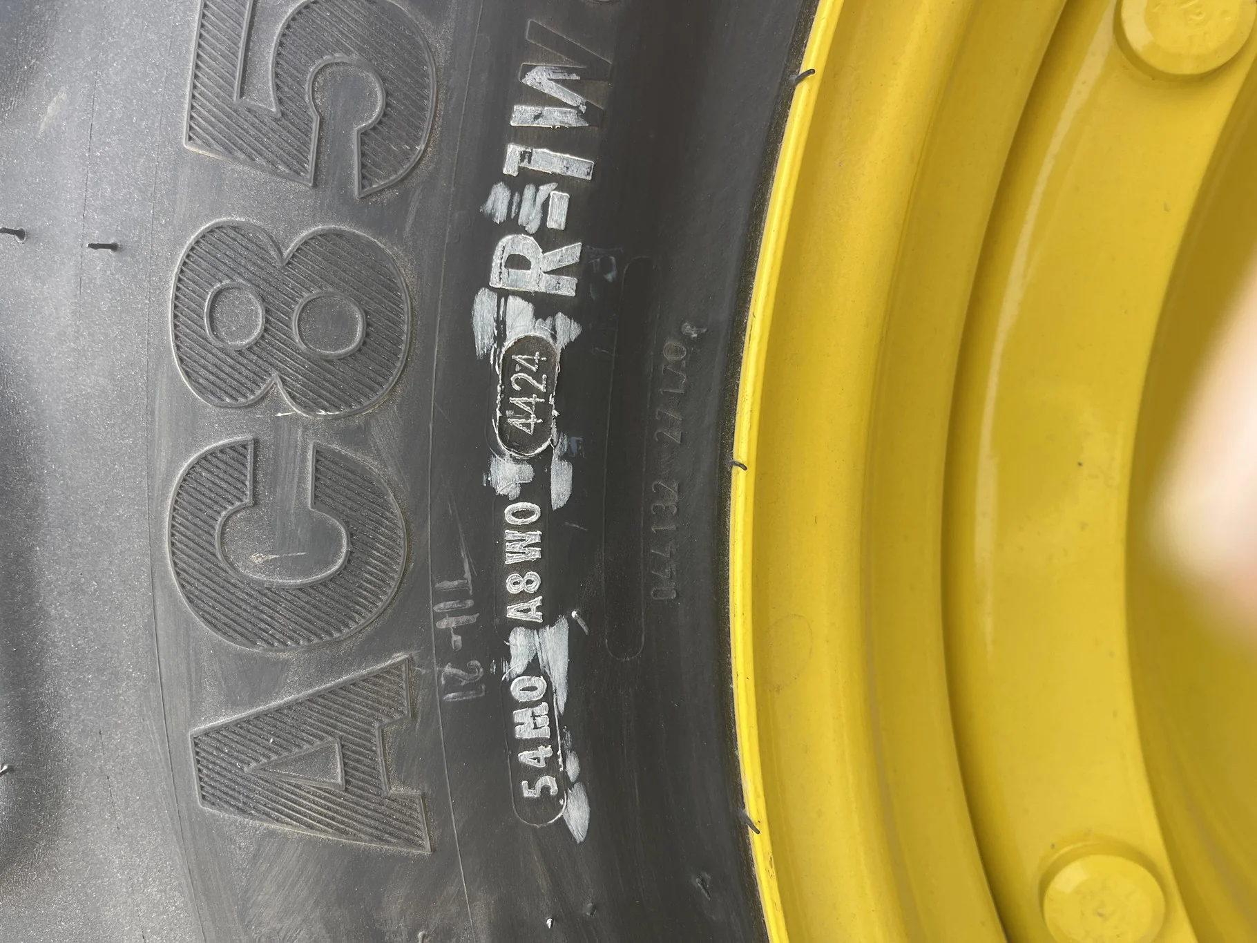 Take-Off 320/85R28 124B Mitas AC85 TL R-1W 95-100% On 10 x 28 8-10.82-8.78 Moveero Yellow Rim&Rail image 6