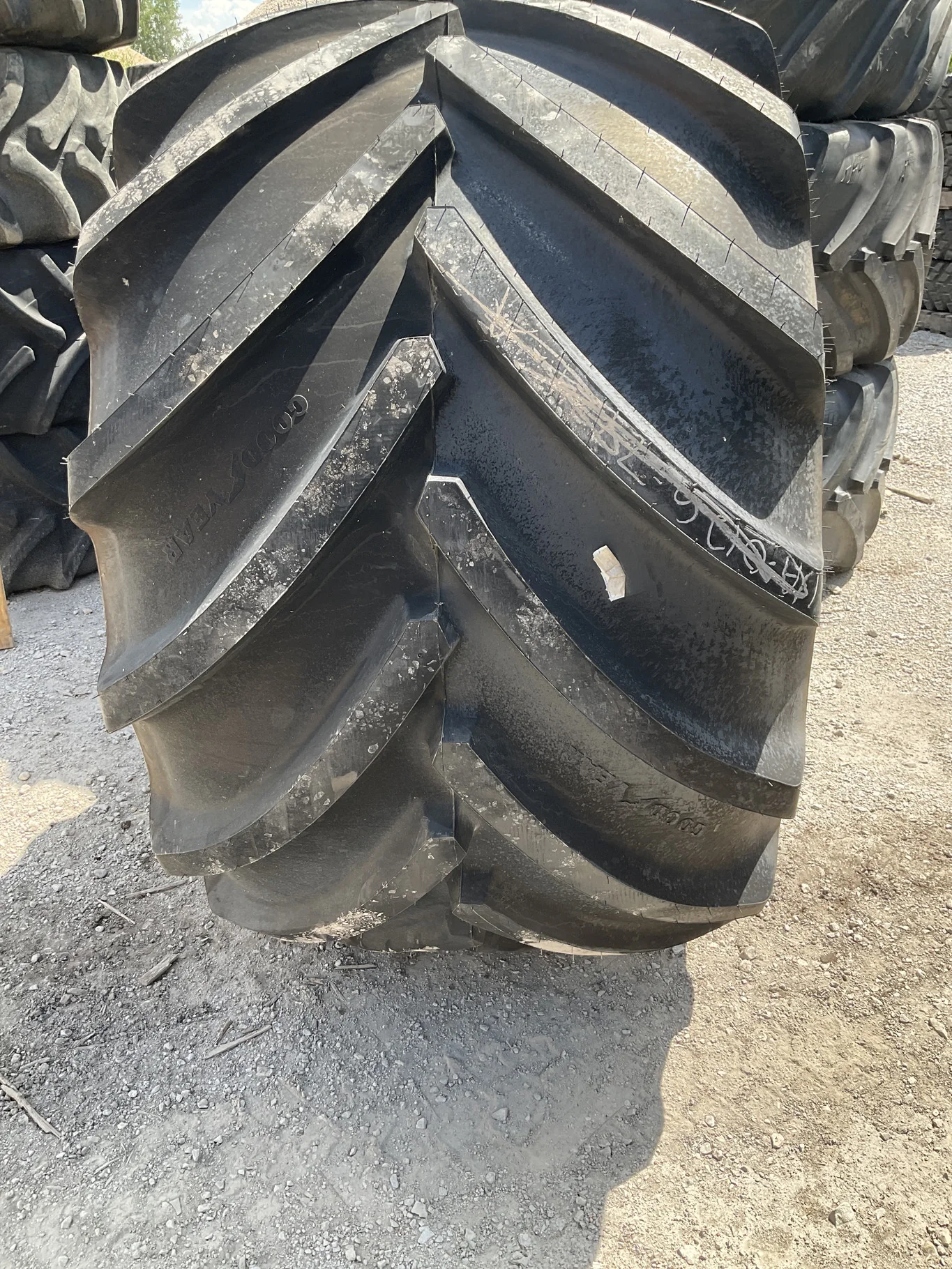 Take-Off LSW1000/45R32 184D Goodyear Optitrac TL R-1W 95-100% On 36 x 32 8-10.82-8.78 13"BS Titan image 3