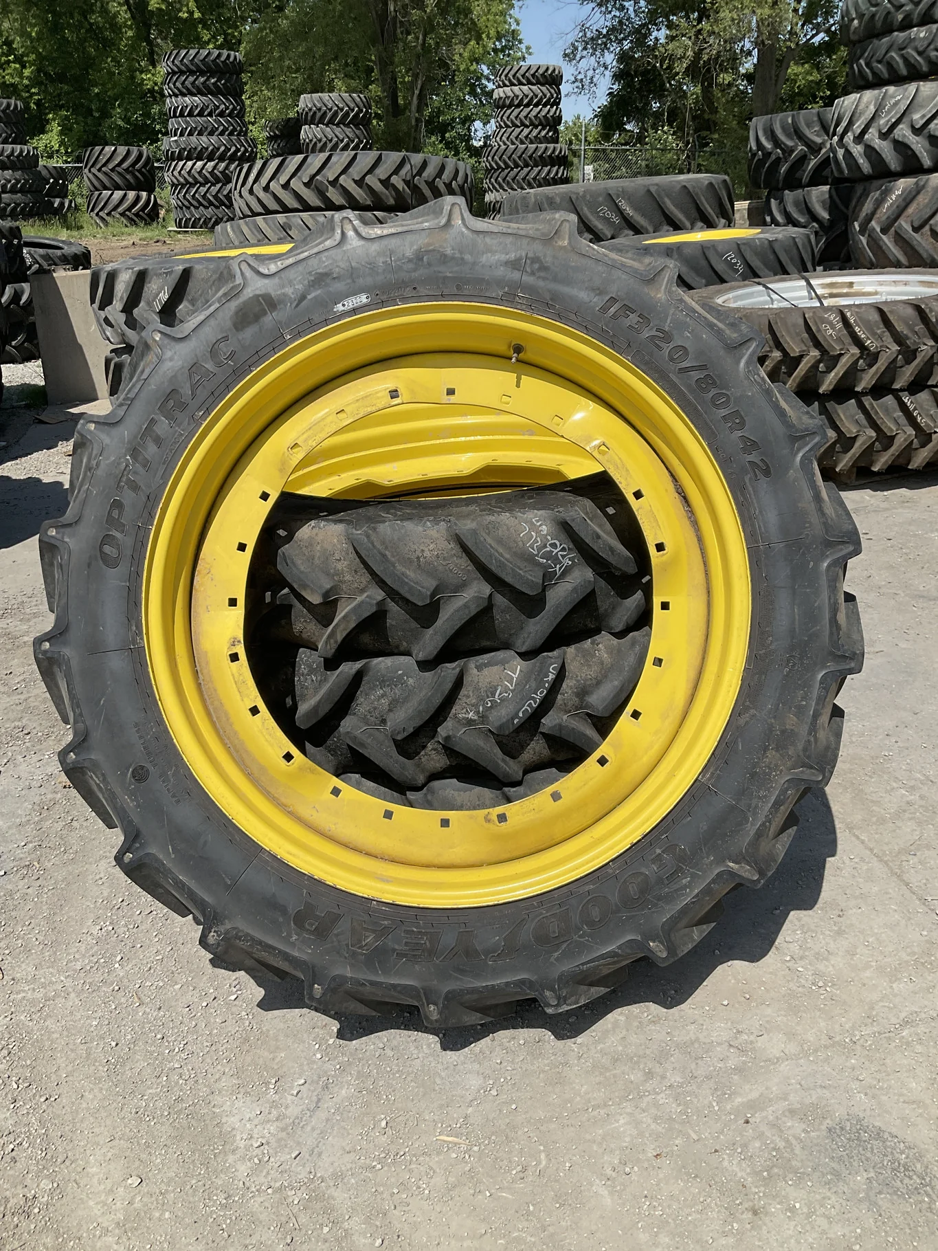 Used 320/80R42 150D Goodyear Optitrac TL R-1W 85-90 On 10 x 42 24-33-31.50 Waffle 3Bolt Yellow Wheel