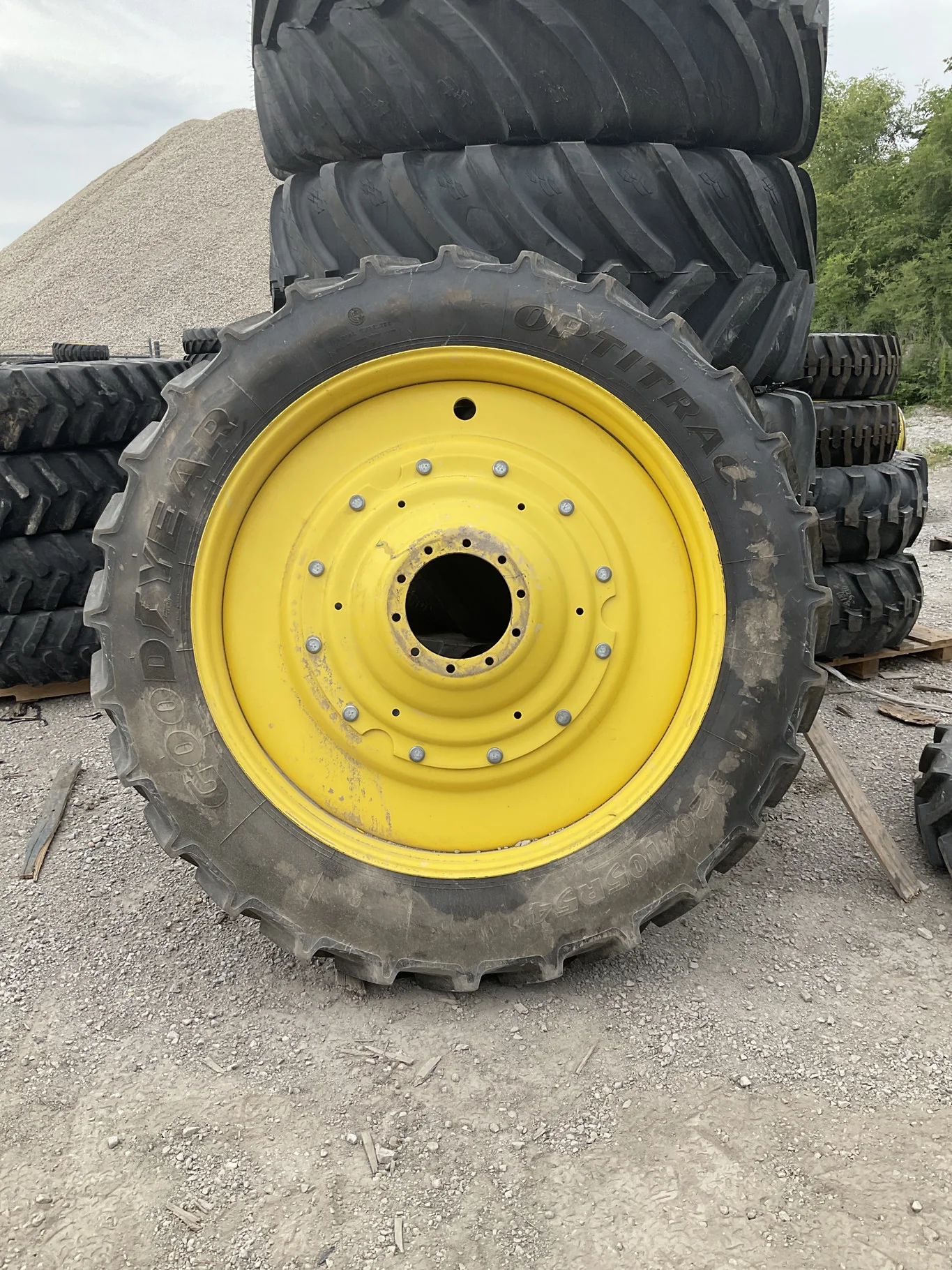 Used 320/105R54 166D Goodyear Optitrac TLR-1W 90-95%On 10x54 10-13.19-11.07 Rim & Rail Yellow Wheel