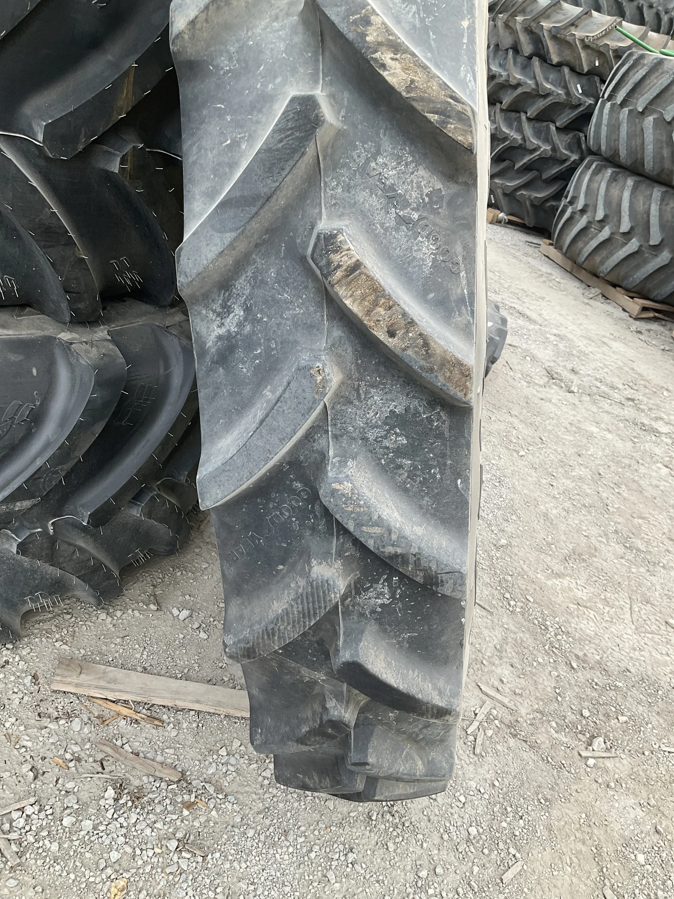 Used 320/105R54 166D Goodyear Optitrac TLR-1W 90-95%On 10x54 10-13.19-11.07 Rim & Rail Yellow Wheel image 2