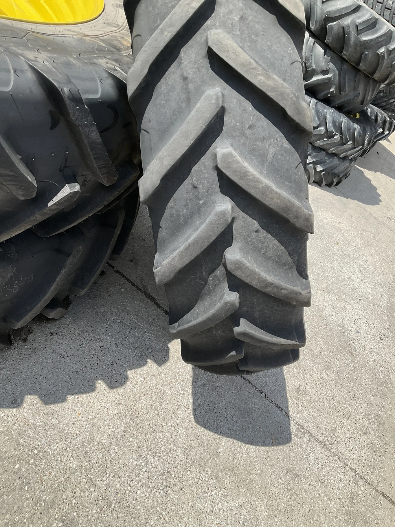 Used 380/80R38 142A8 Michelin Agribib2 TL R-1W 75-80% On 12 x 38 12-19.685-17.651 10"BS Titan Yellow image 2