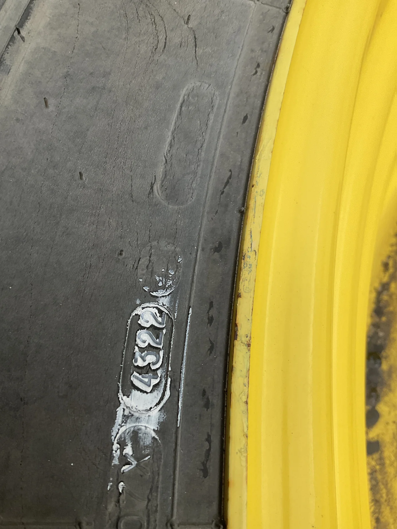 Used 480/80R50 159A8 Michelin Agribib2 TL R-1W75-80% On 15 x 50 12-32.047-30.078 10"BS Titan Yellow image 3