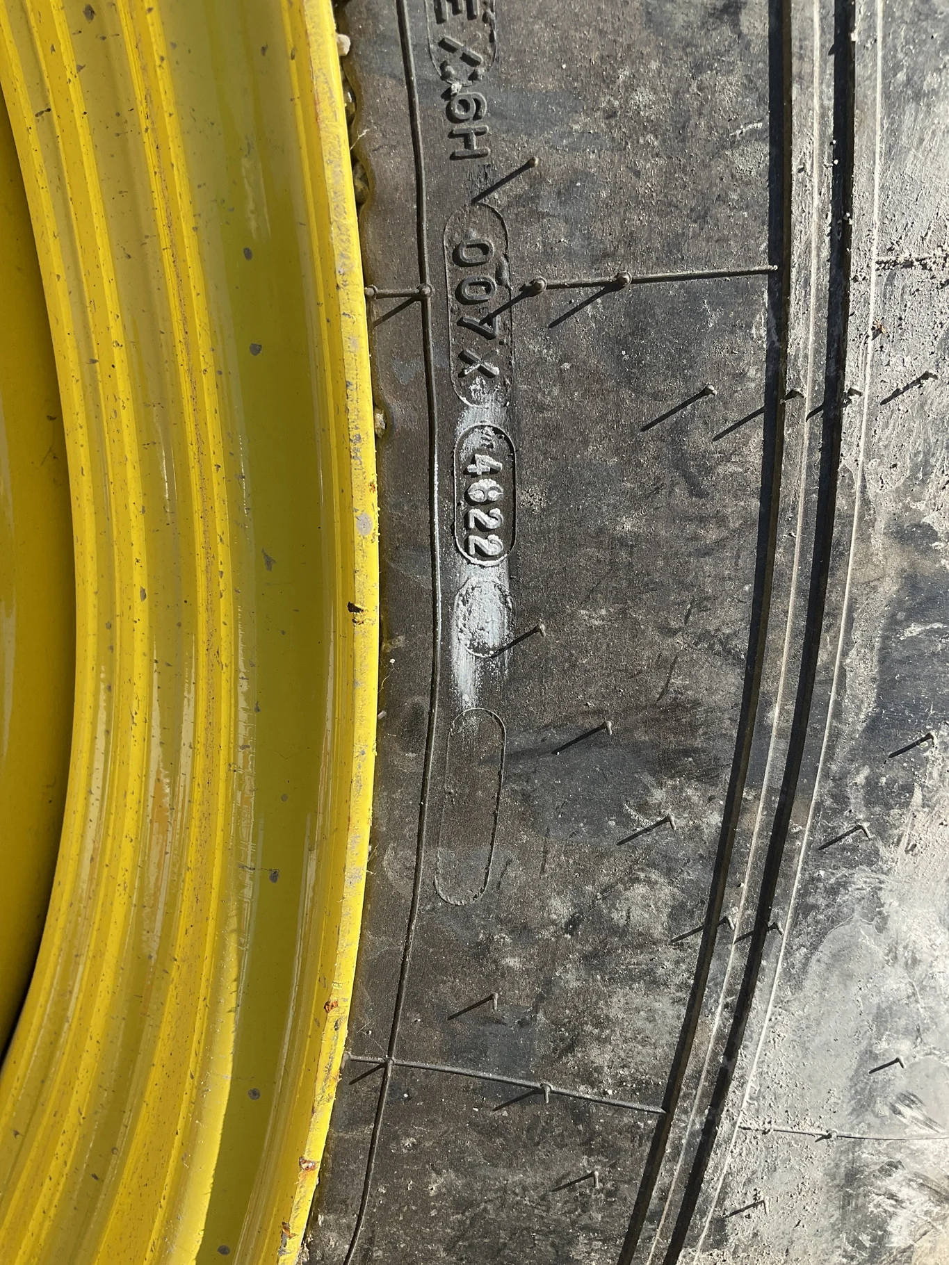Take-Off 480/80R50 159A8 Michelin Agribib2 TL R-1W 95-100% On 15 x 50 10-13.19-11.07 12"BS Titan image 3