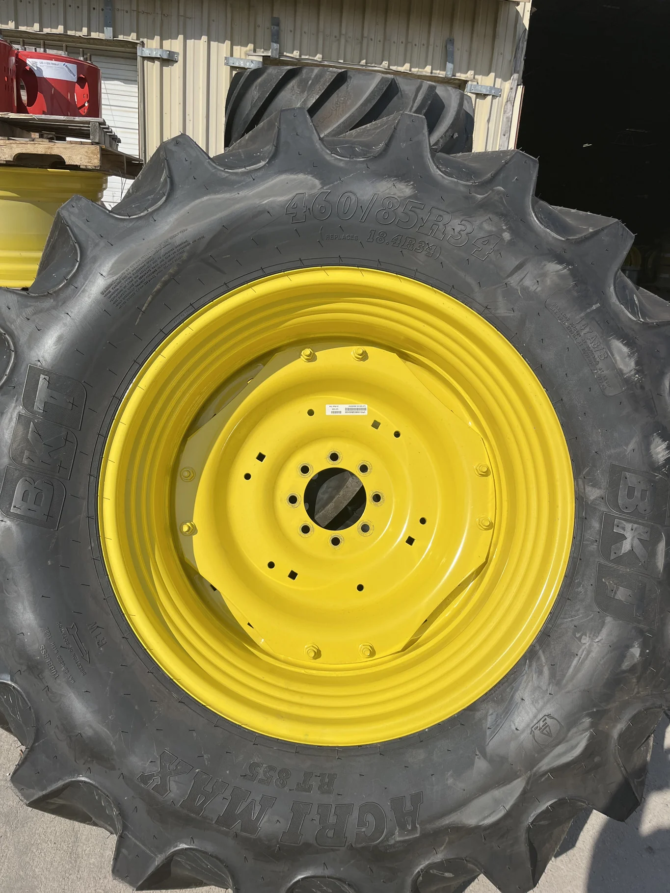 Take-Off 460/85R34 147A8/B BKT Agrimax RT855 TL R-1W 95-100% On 15 x 34 8-8-6 4"BS Wil Yellow image 2