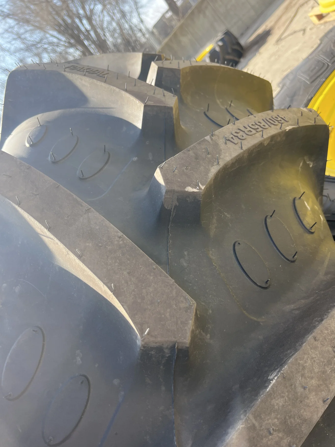 Take-Off 460/85R34 147A8/B BKT Agrimax RT855 TL R-1W 95-100% On 15 x 34 8-8-6 4"BS Wil Yellow image 3