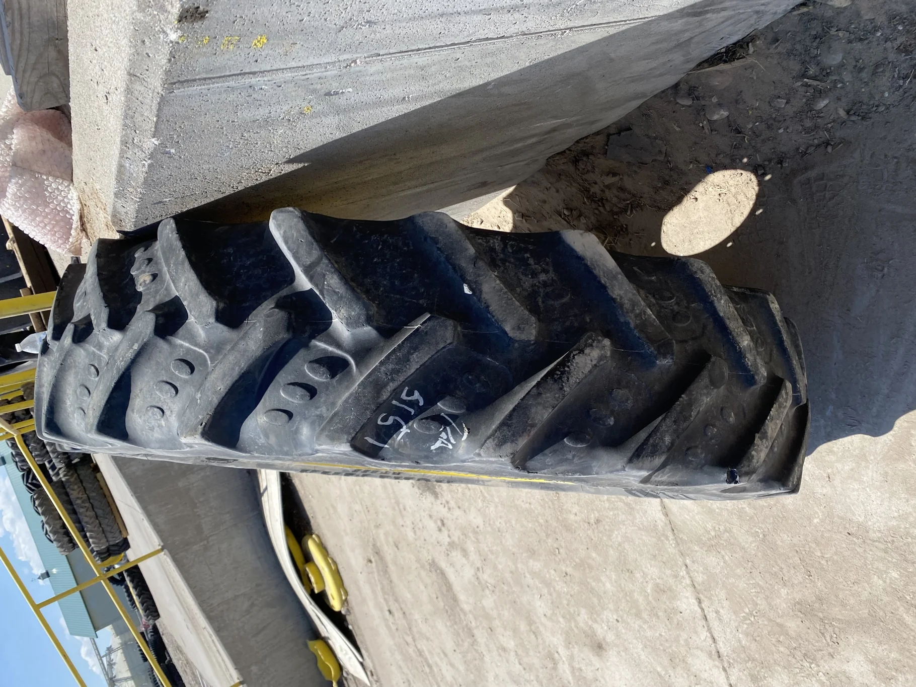Used 45% 320/85R38 BKT Agrimax R-1-W TL 143A8 on 10 x 38 12 Bolt Stub disc w/ 10 bolt center image 3