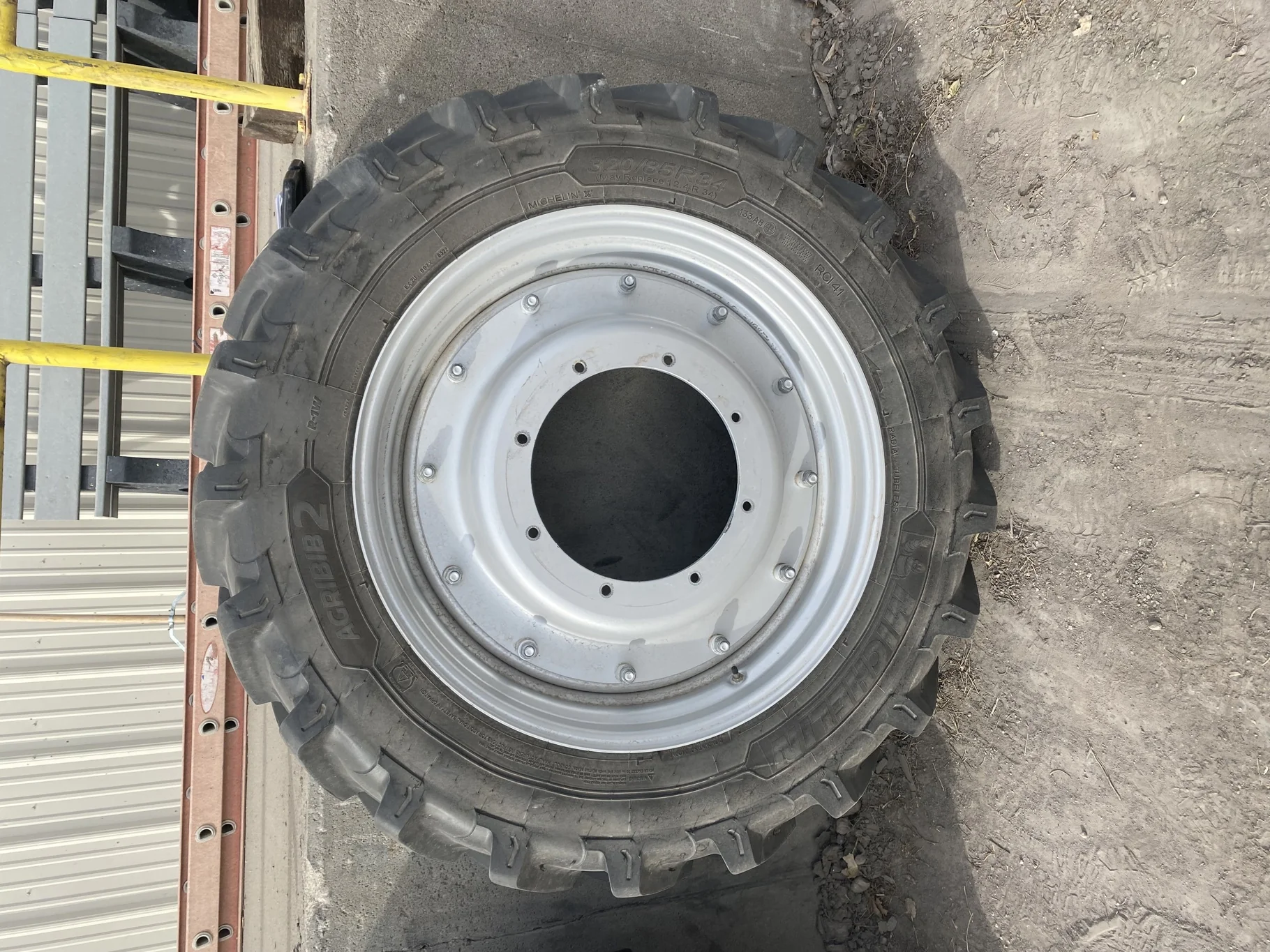USED 320/85R34 Michelin AgriBib 2 R1W 133A8/B 80% on 10 X 34 CIH 8-15.875-14.25 wheel