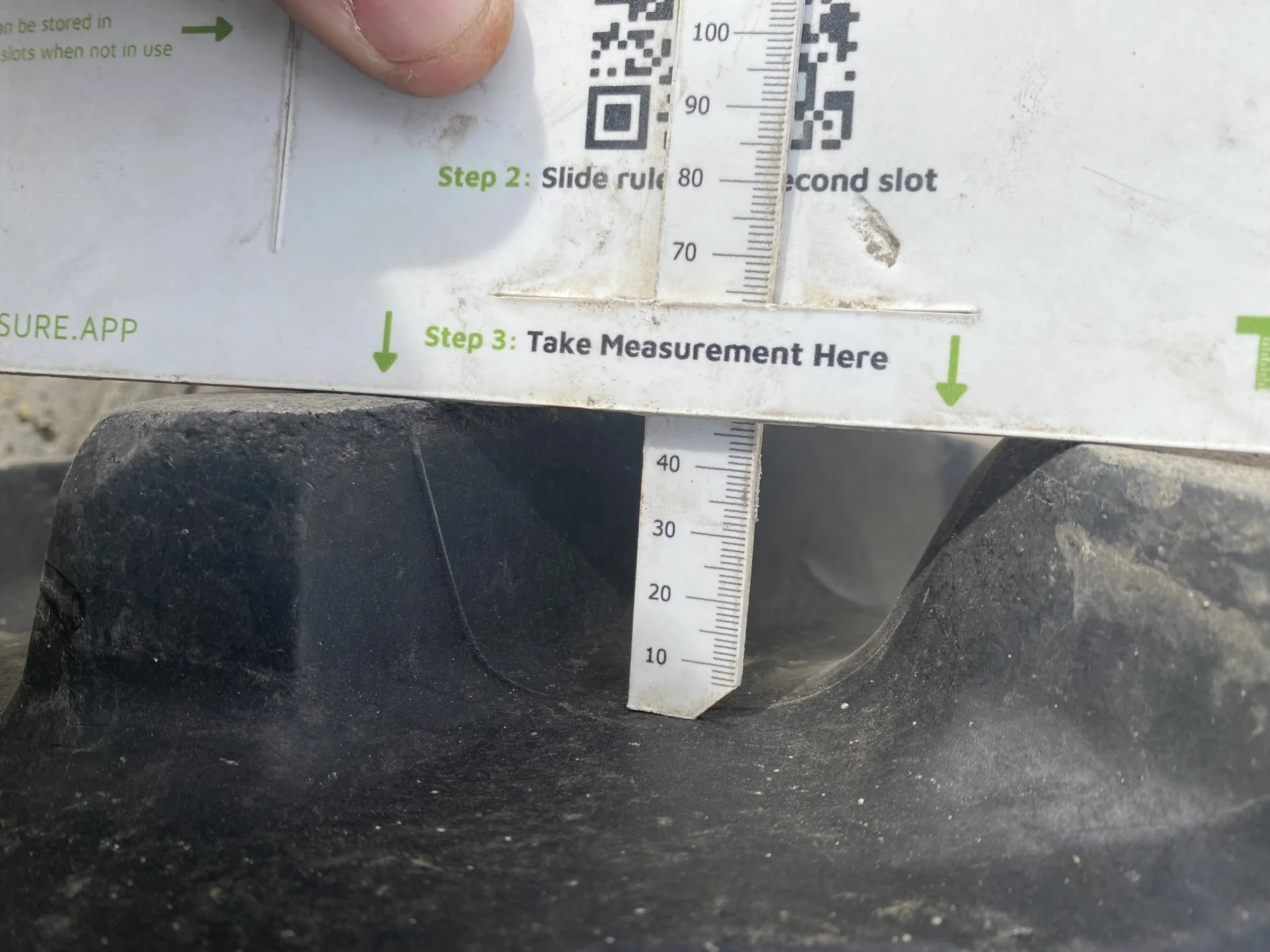 USED 320/85R34 Michelin AgriBib 2 R1W 133A8/B 80% on 10 X 34 CIH 8-15.875-14.25 wheel image 4