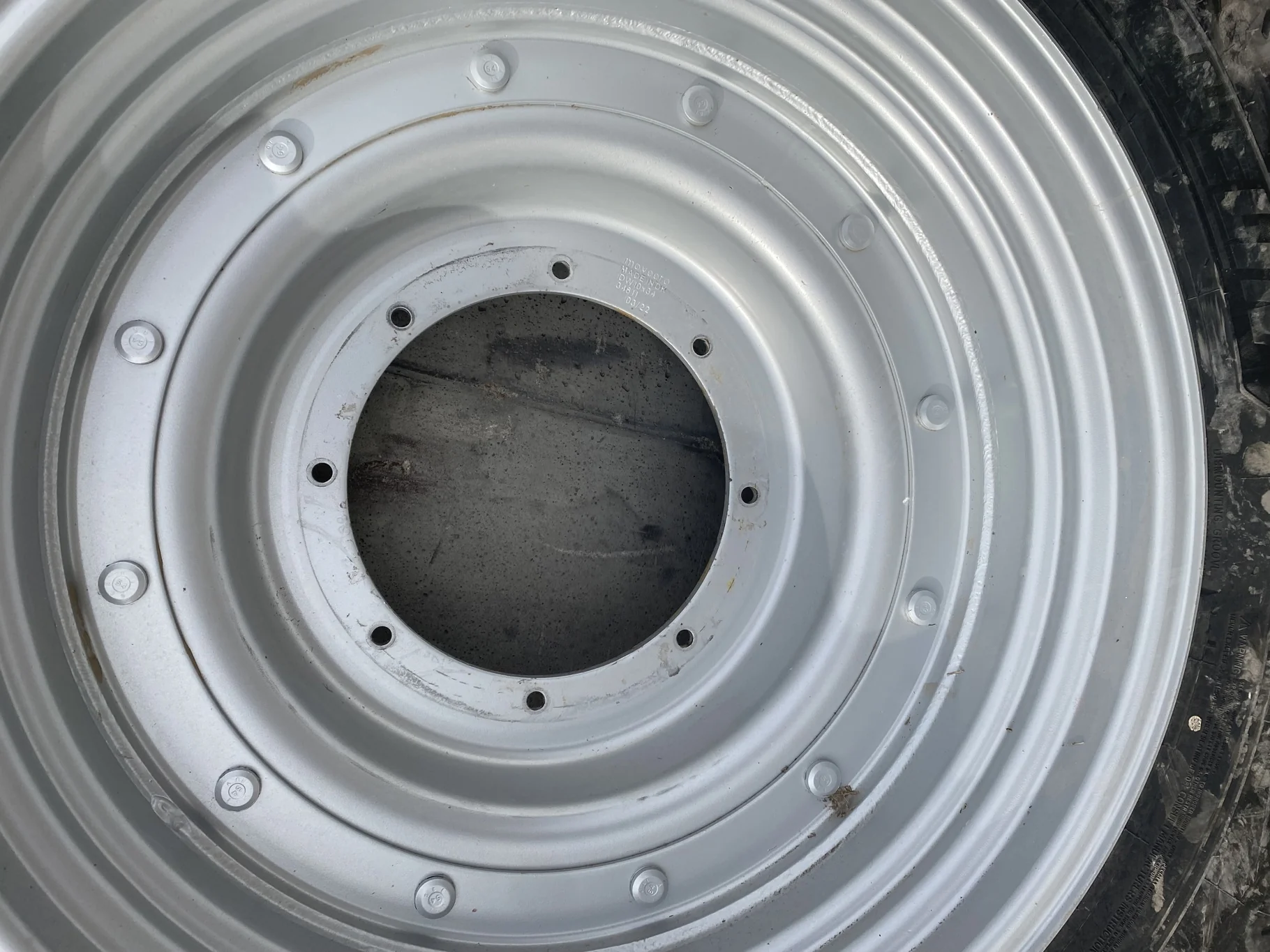USED 320/85R34 Michelin AgriBib 2 R1W 133A8/B 80% on 10 X 34 CIH 8-15.875-14.25 wheel image 6
