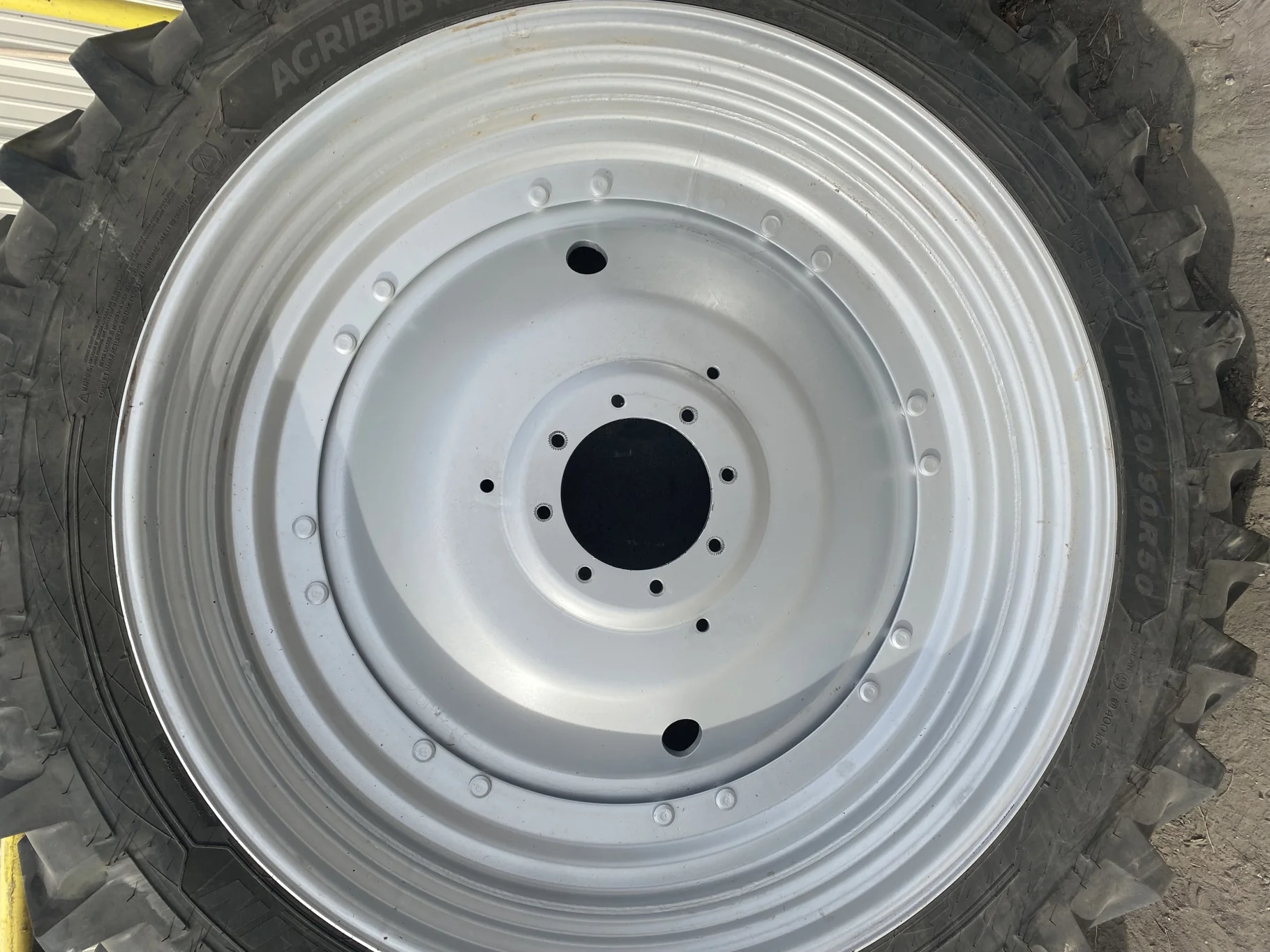 Used 320/90R50 Michelin AgriBib Row Crop R-1W (158A8) TL 85% on a 10 x 50 Case Silver 16 Bolt wheel image 11