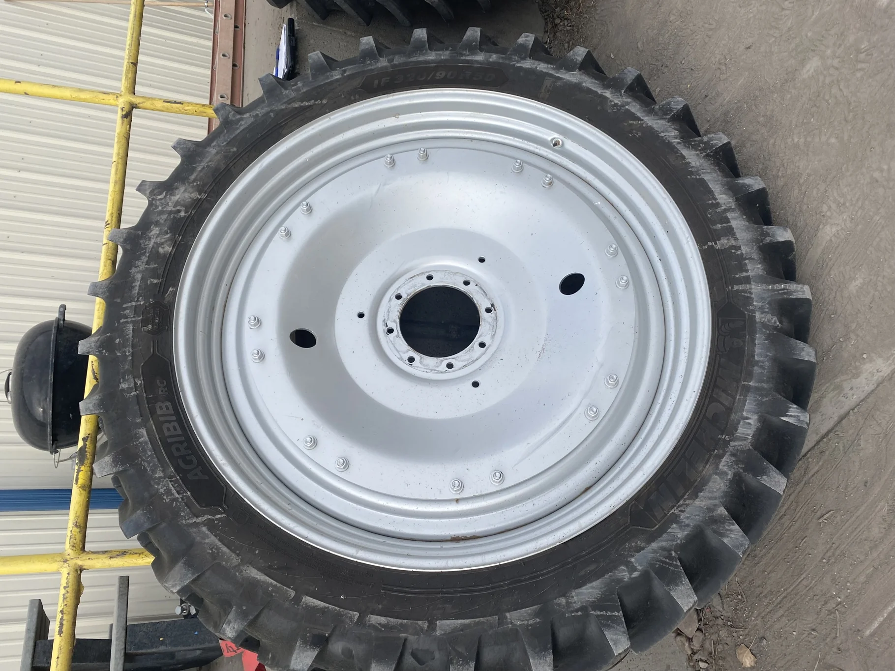 Used 320/90R50 Michelin AgriBib Row Crop R-1W (158A8) TL 85% on a 10 x 50 Case Silver 16 Bolt wheel image 2