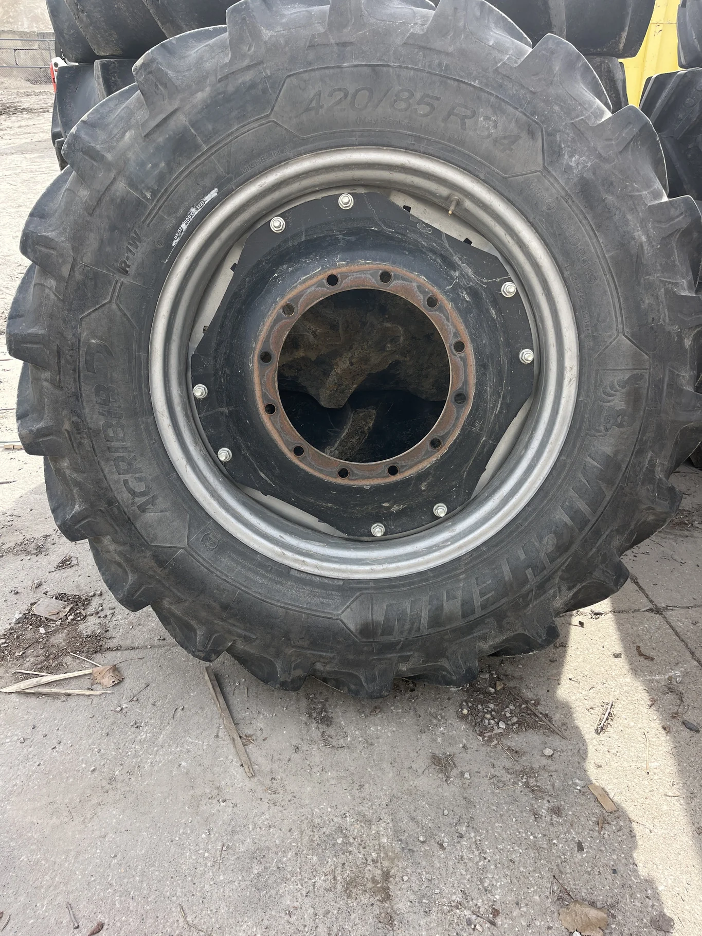 Used 420/85R34 147B Michelin Agribib2 TL R-1W 65-70% On 13 x 34 12-16.732-14.640 4"Offset Black Disc image 2