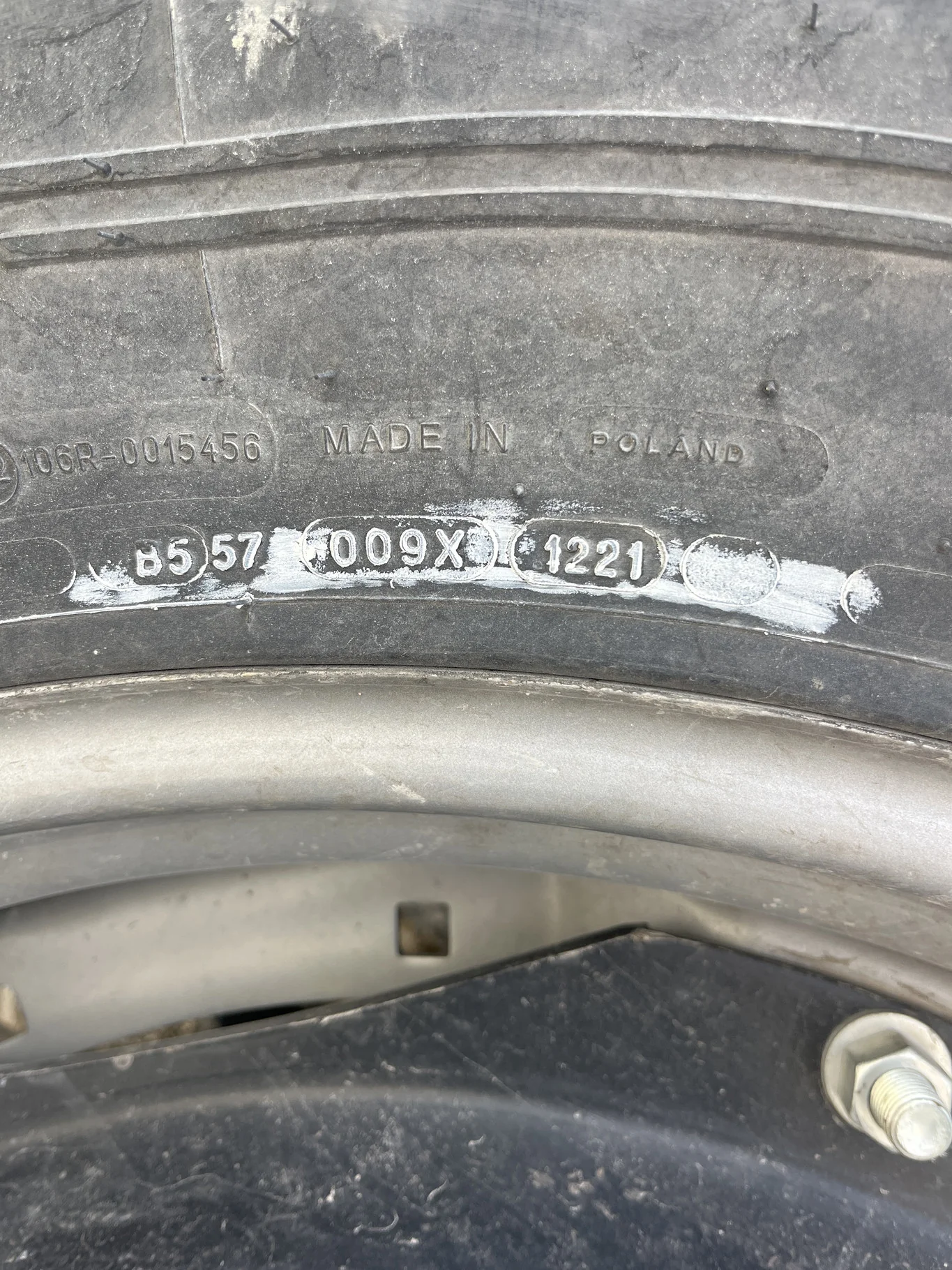 Used 420/85R34 147B Michelin Agribib2 TL R-1W 65-70% On 13 x 34 12-16.732-14.640 4"Offset Black Disc image 6