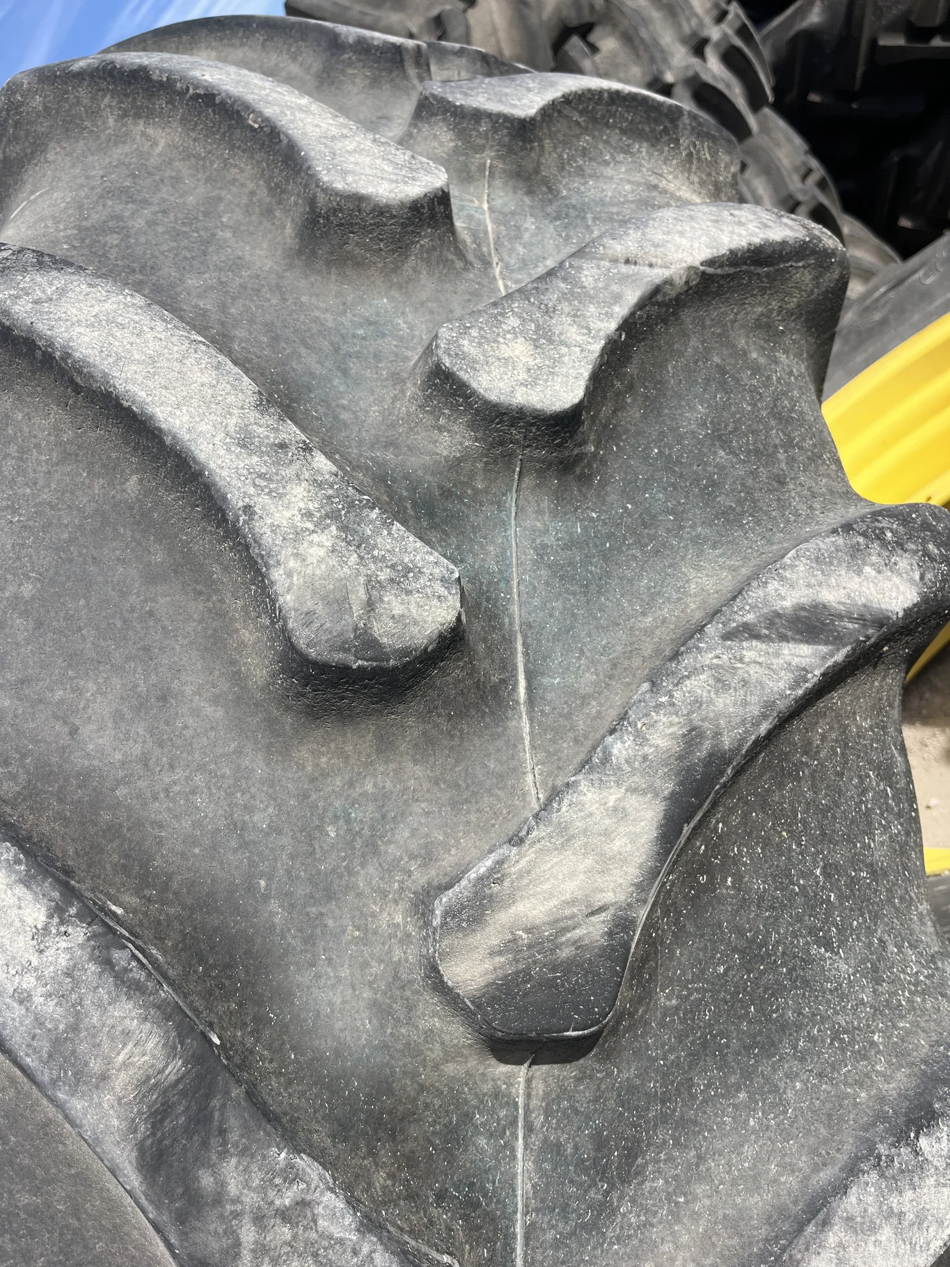 Used 620/70R42 160A8 Firestone Radial ATDT TL R-1W  80-85% On 20 x 42 12-32.047-30.078 8"BS Titan image 3
