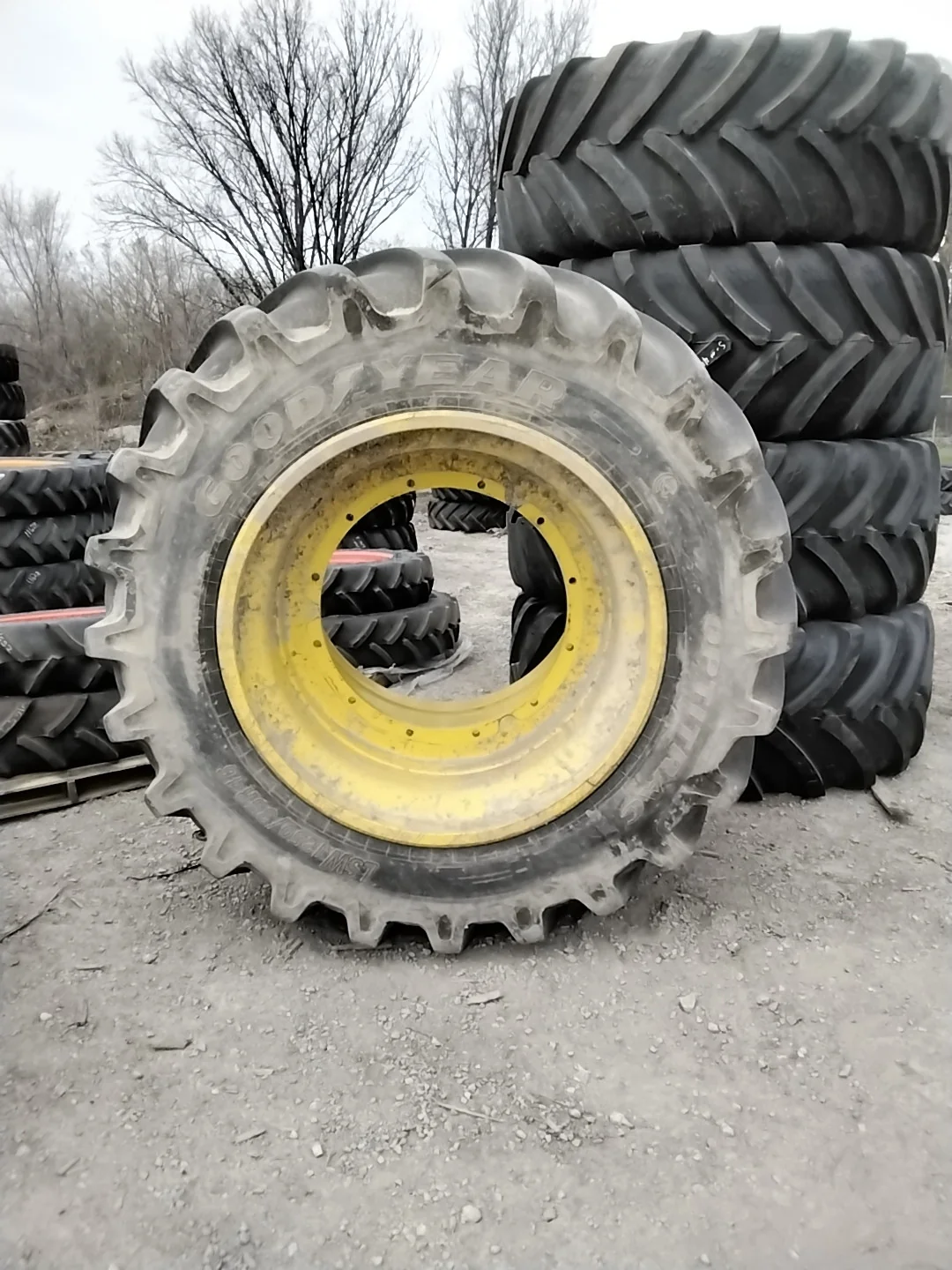 Used LSW1250/35R46 195D Goodyear Optitrac TL R-1W 85-90% On 44 x 46 12-32.047-30.078 13"BS Titan