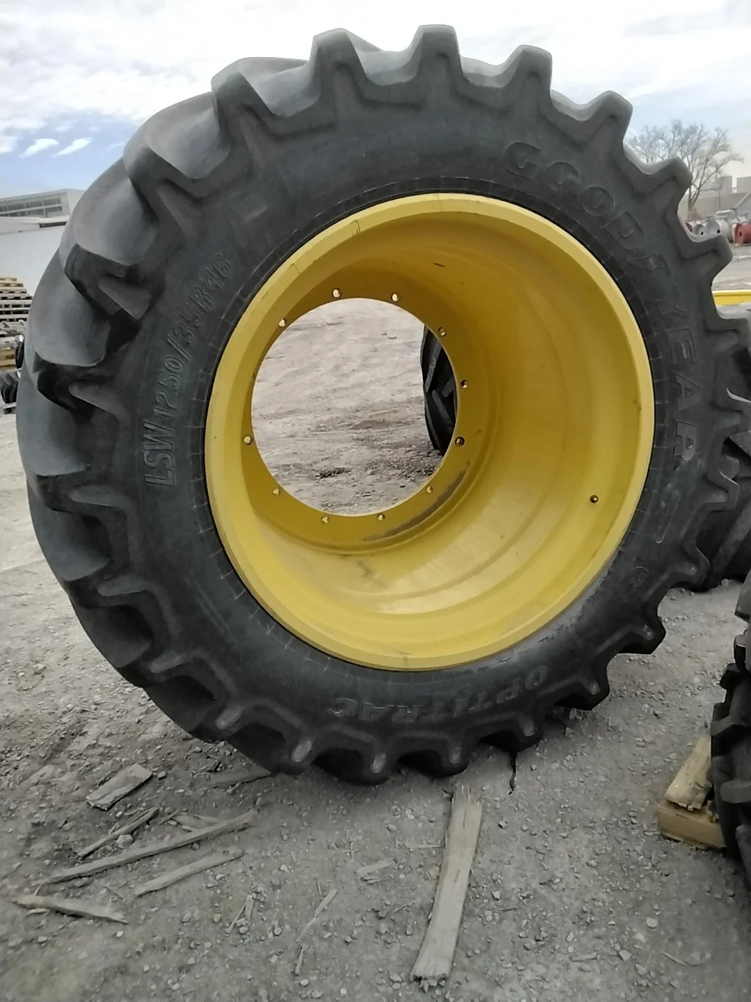 Used LSW1250/35R46 195D Goodyear Optitrac TL R-1W 85-90% On 44 x 46 12-32.047-30.078 13"BS Titan image 2