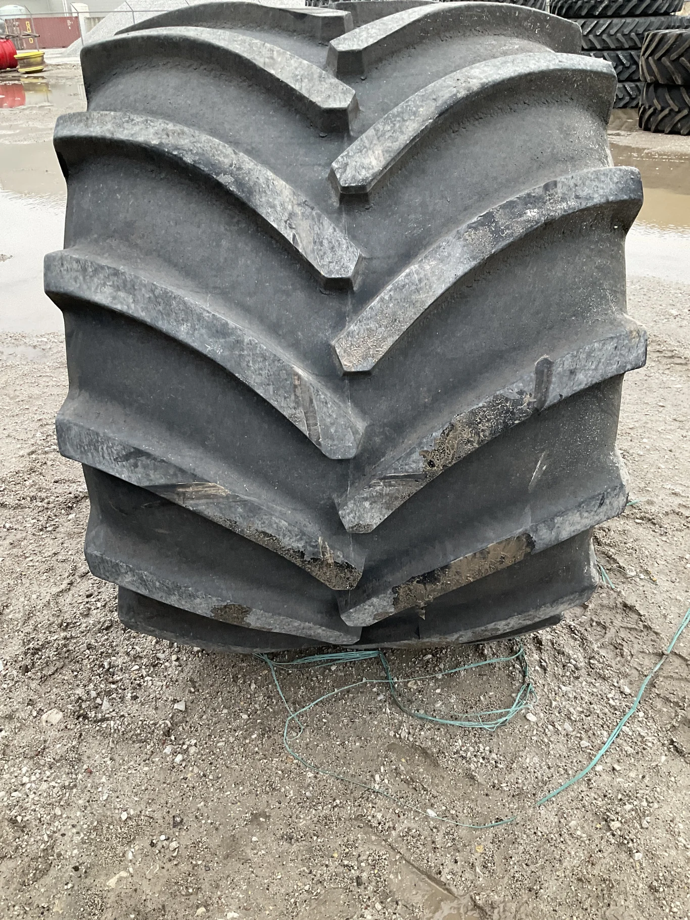 Used LSW1100/35R32 175D Goodyear Optitrac TL R-1W 85-90% On 40 x 32 12-19.685-17.651 8"BS Yellow image 3