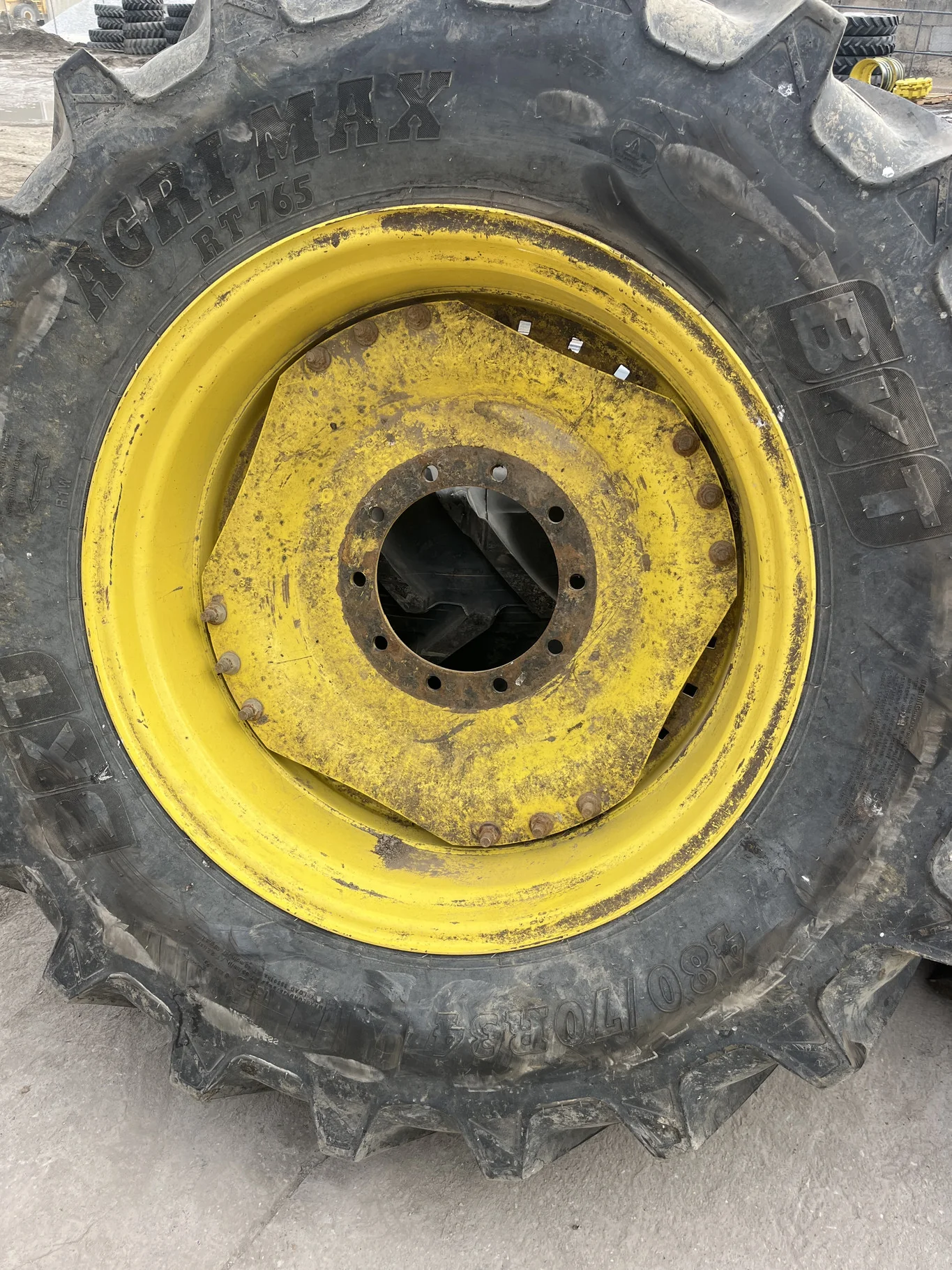 Used 480/70R34 155D BKT Agrimax RT765 TL R-1W 85-90% On 15 x 34 10-13.19-11.07 3"BS Titan Yellow image 2