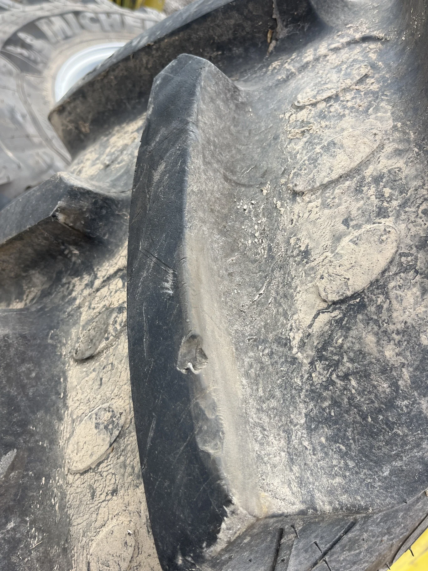 Used 480/70R34 155D BKT Agrimax RT765 TL R-1W 85-90% On 15 x 34 10-13.19-11.07 3"BS Titan Yellow image 5