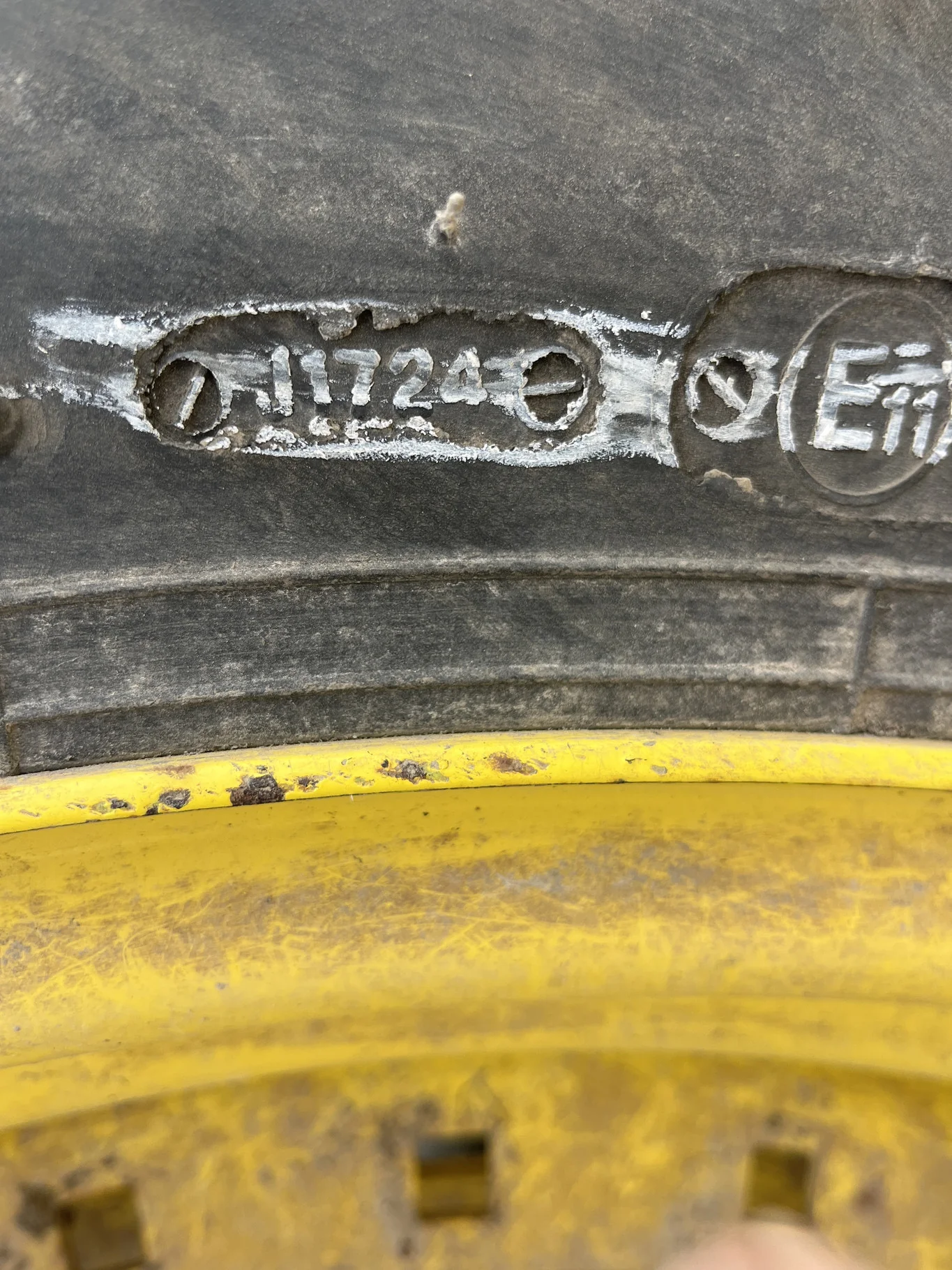 Used 480/70R34 155D BKT Agrimax RT765 TL R-1W 85-90% On 15 x 34 10-13.19-11.07 3"BS Titan Yellow image 8