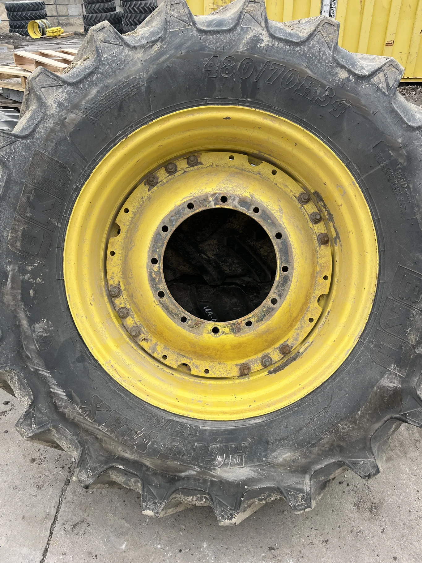Used 480/70R34 155D BKT Agrimax RT765 TL R-1W  90-95% On 15 x 34 12-16.732-14.640 4"BS Titan Yellow