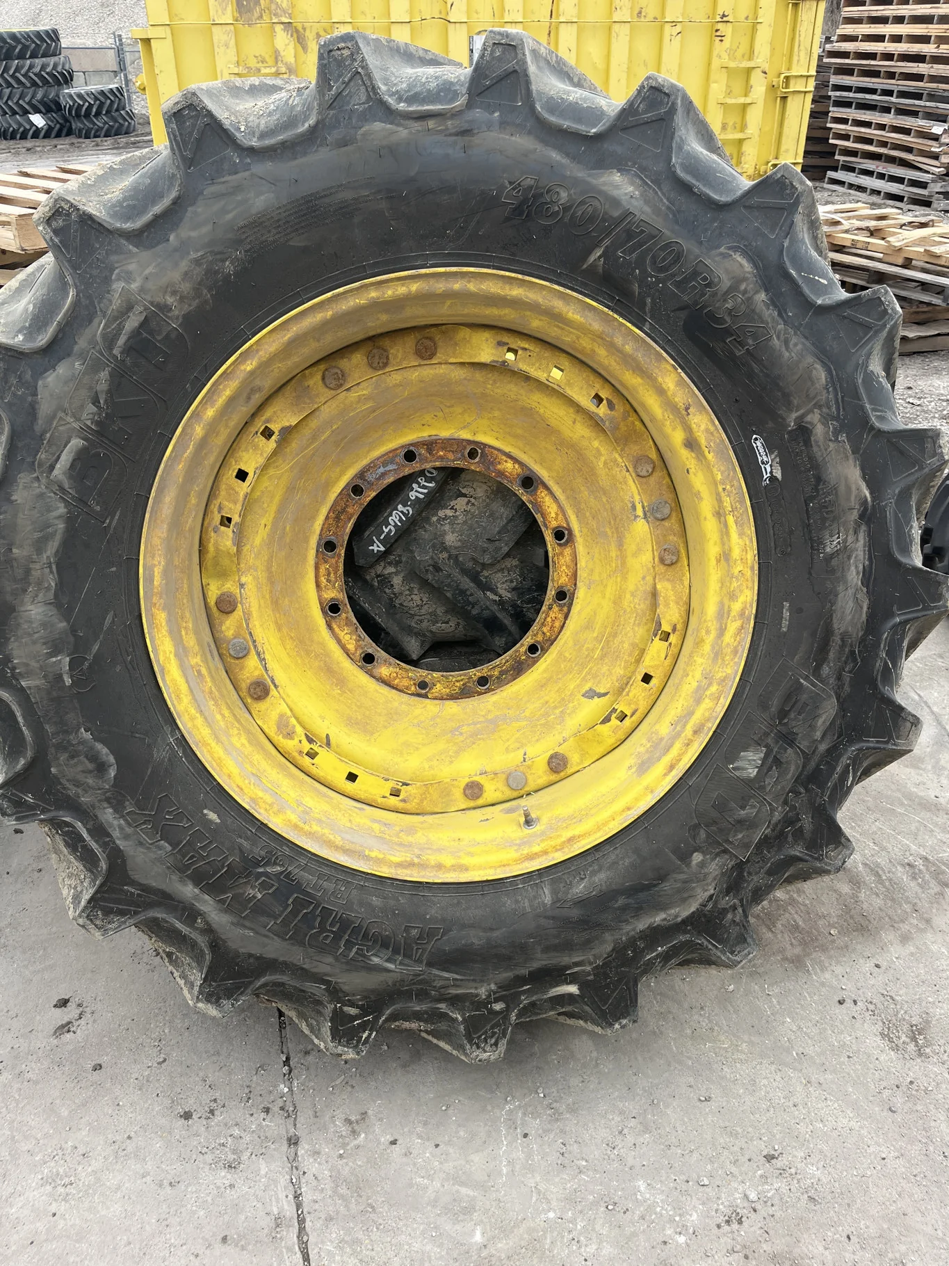 Used 480/70R34 155D BKT Agrimax RT765 TL R-1W  90-95% On 15 x 34 12-16.732-14.640 4"BS Titan Yellow image 2