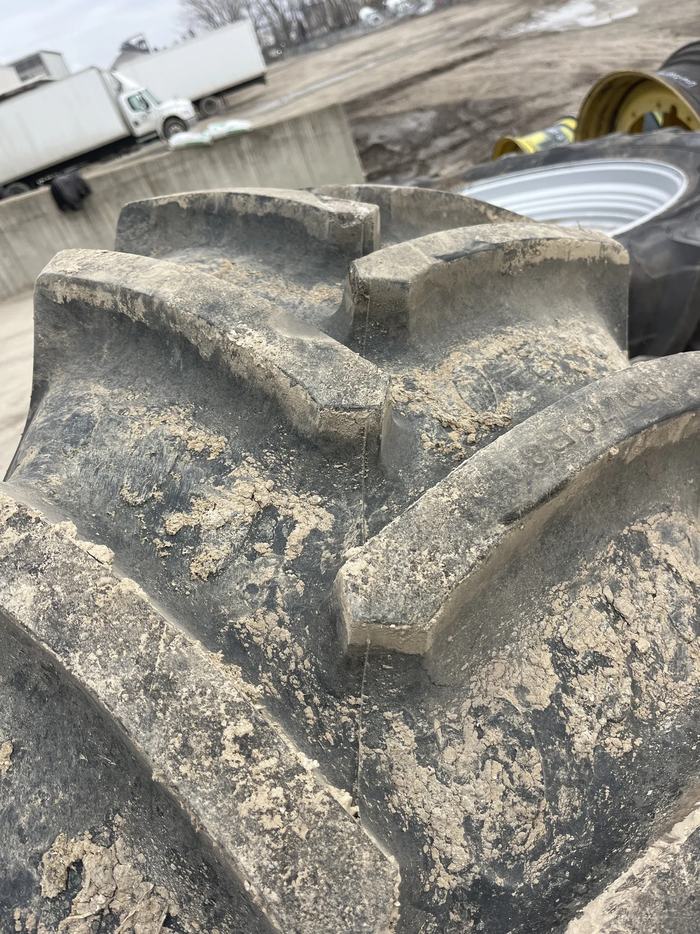 Used 480/70R34 155D BKT Agrimax RT765 TL R-1W  90-95% On 15 x 34 12-16.732-14.640 4"BS Titan Yellow image 3
