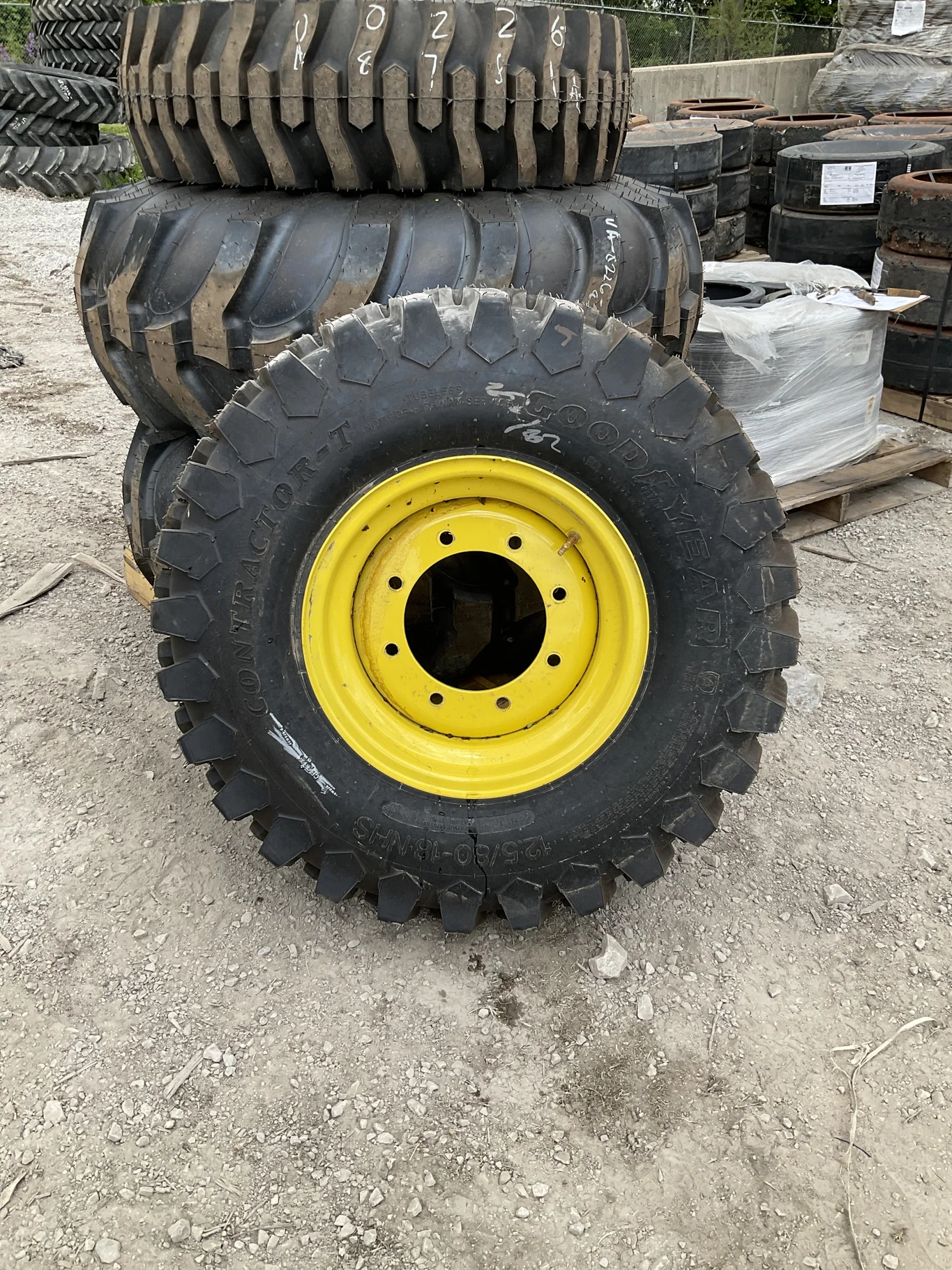 Take-Off 12.5/80-18 6-ply Goodyear Contractor-T TL R-3 95-100% On 9 x 18 8-10.82-8.78 4"BS Moverro