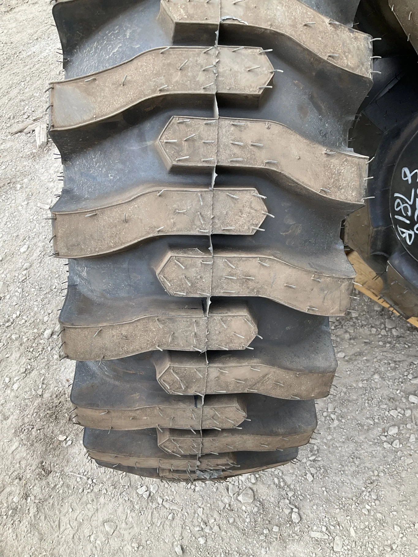 Take-Off 12.5/80-18 6-ply Goodyear Contractor-T TL R-3 95-100% On 9 x 18 8-10.82-8.78 4"BS Moverro image 2