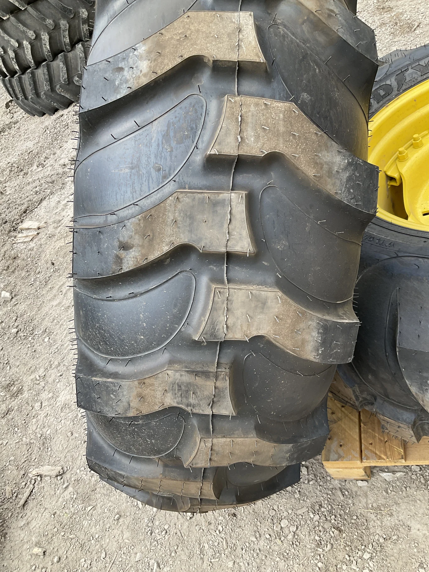 Take-Off 16.9-24 8-Ply Goodyear Industrial Tractor Lug TL R-4 95-100% On 8-8-6 8"BS Moveero Yellow image 3