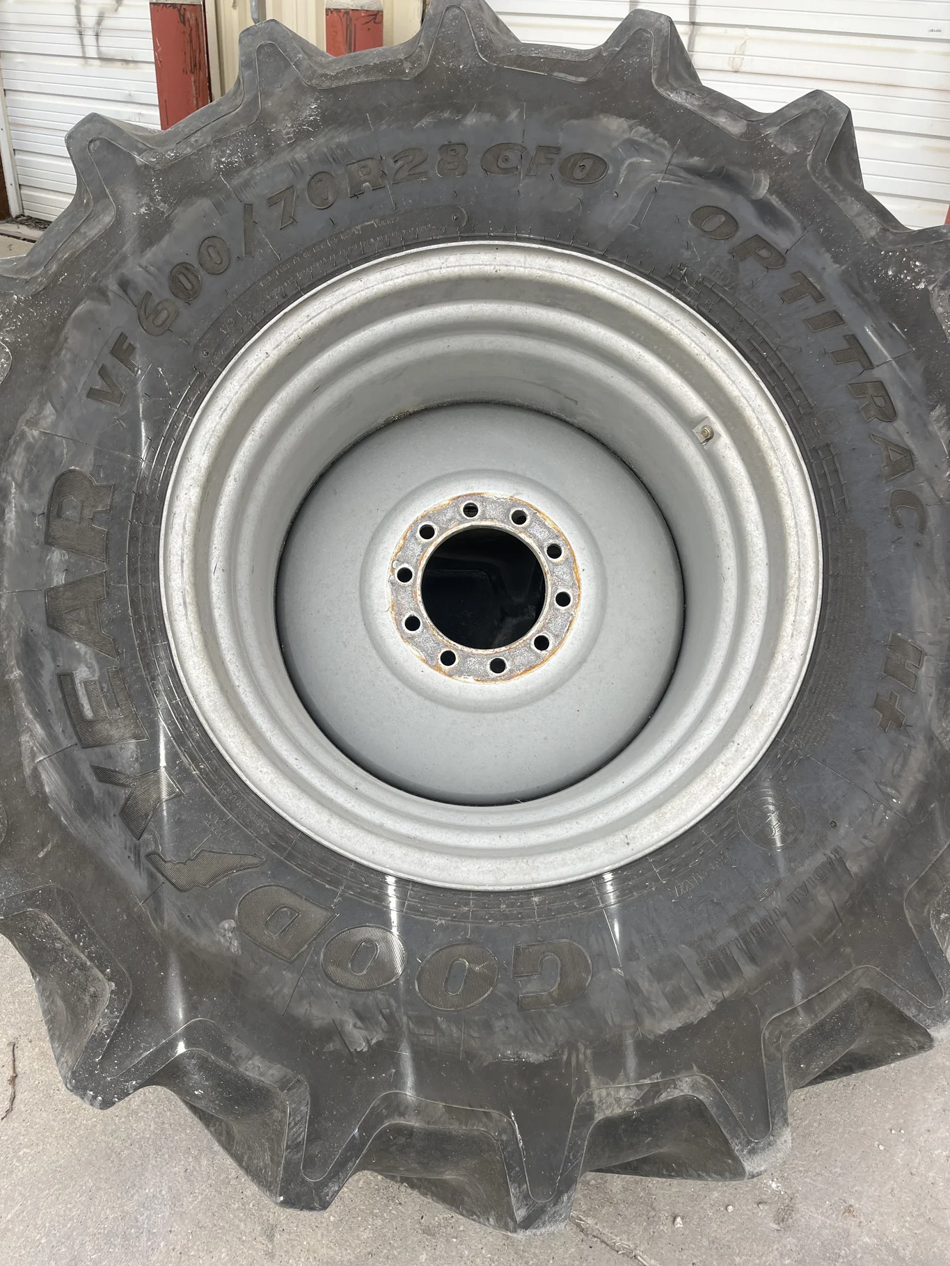 Used VF600/70R28 173D Goodyear Optitrac H+ TL R-1W 80-85% On 21 x 28 10-8.858-6.92 9"BS Titan Silver