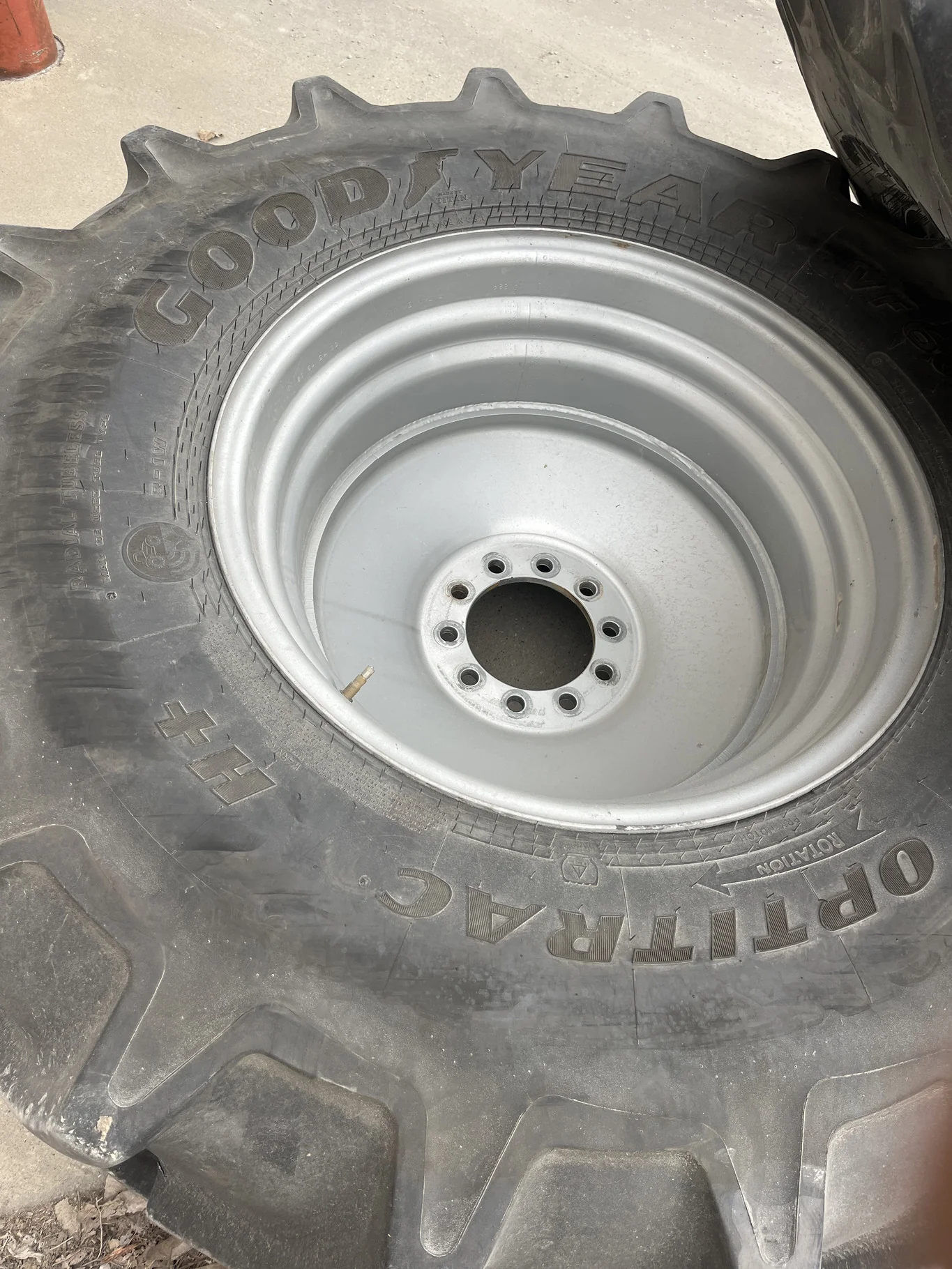 Used VF600/70R28 173D Goodyear Optitrac H+ TL R-1W 80-85% On 21 x 28 10-8.858-6.92 9"BS Titan Silver image 2