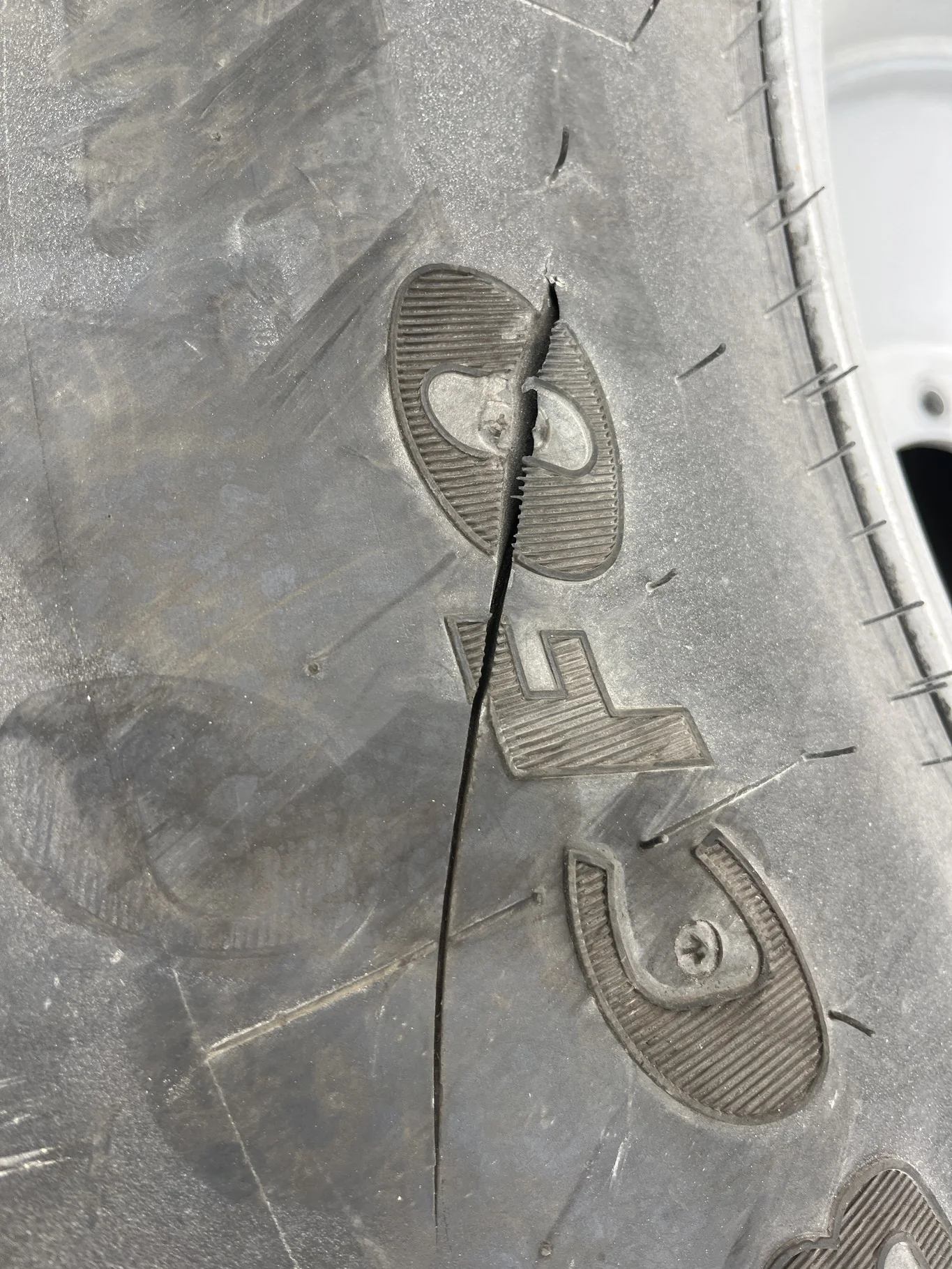 Used VF600/70R28 173D Goodyear Optitrac H+ TL R-1W 80-85% On 21 x 28 10-8.858-6.92 9"BS Titan Silver image 6