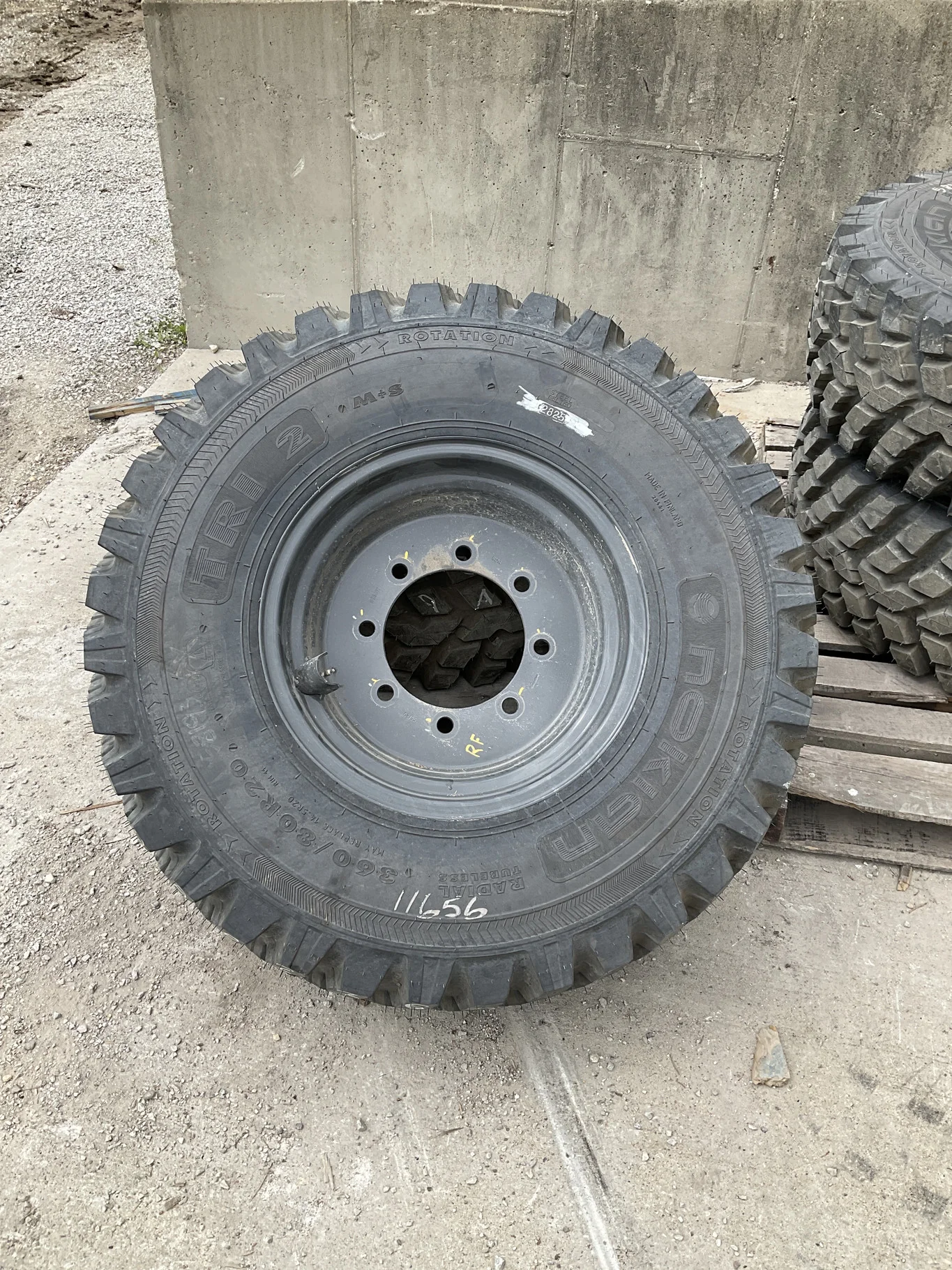 Take-Off 360/80R20 147A8 Nokian TRI2 TL R-3 95-100% On 11 x 20 8-10.82-8.78 5"BS Black Dual