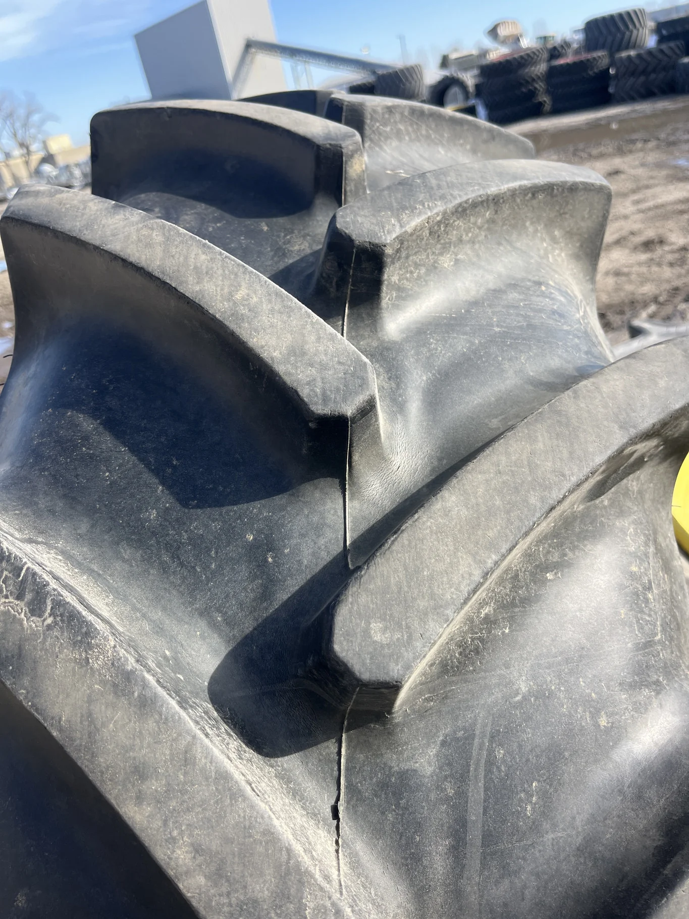 Used 420/90R30 147B Continental Tractor 85 TL R-1W 85-90% On 15 x 30 10-13.19-11.07 4"BS Yellow image 3