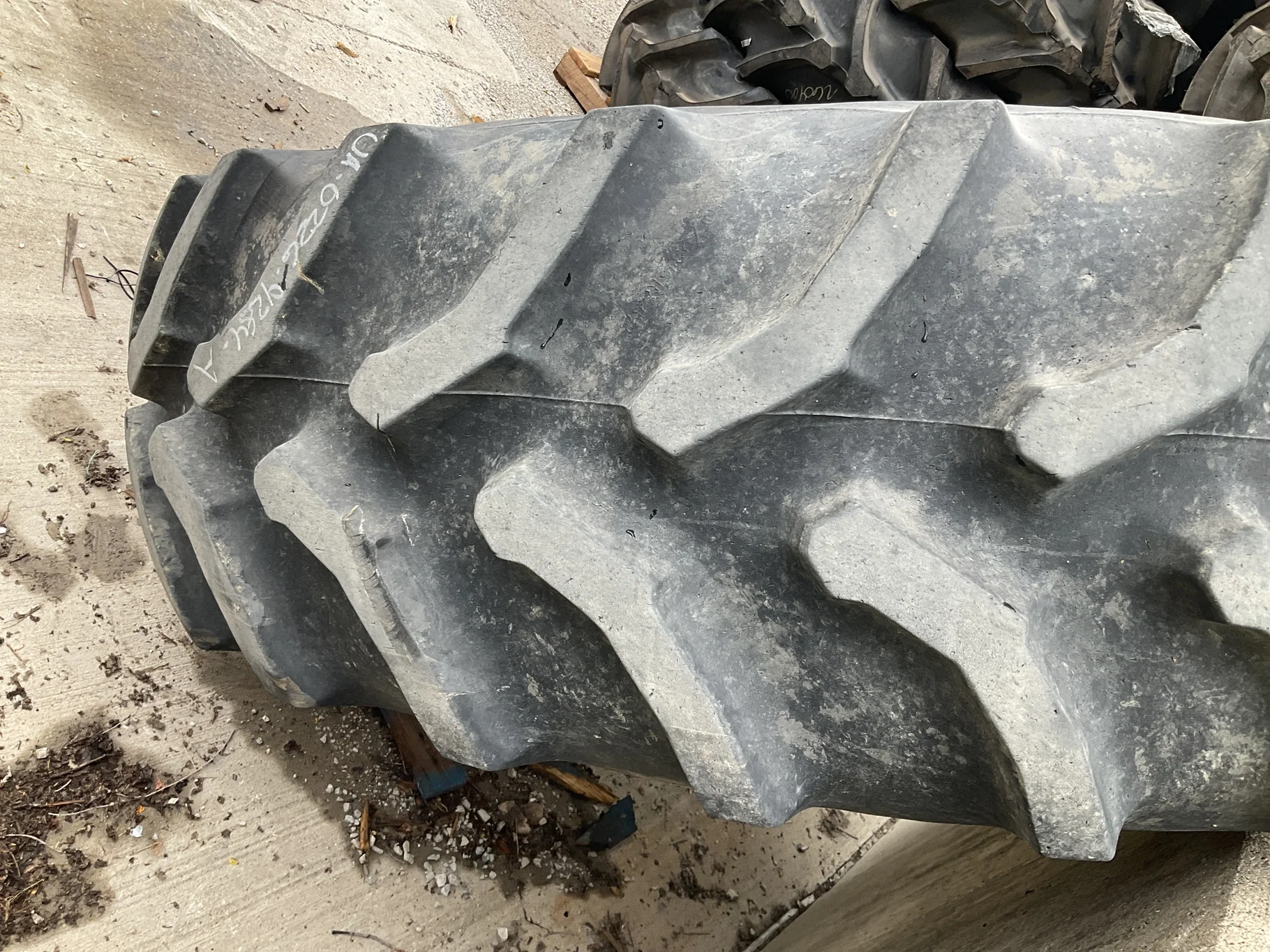 Used 520/85R42 157B Goodyear Ultratorque TL R-1 85-90% On 18 x 42 20-13.19-10.50 5"BS Titan Yellow image 2