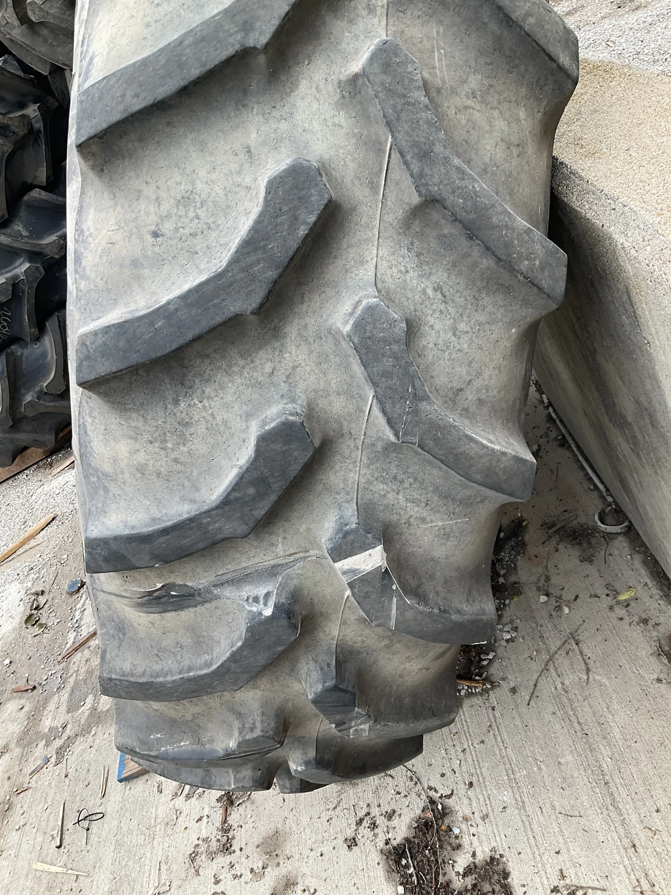 Used 520/85R42 157A8 Goodyear Ultratorque Radial DT712 TL R-1 85-90% On 18 x 42 20-13.19-11.07 5"BS image 2